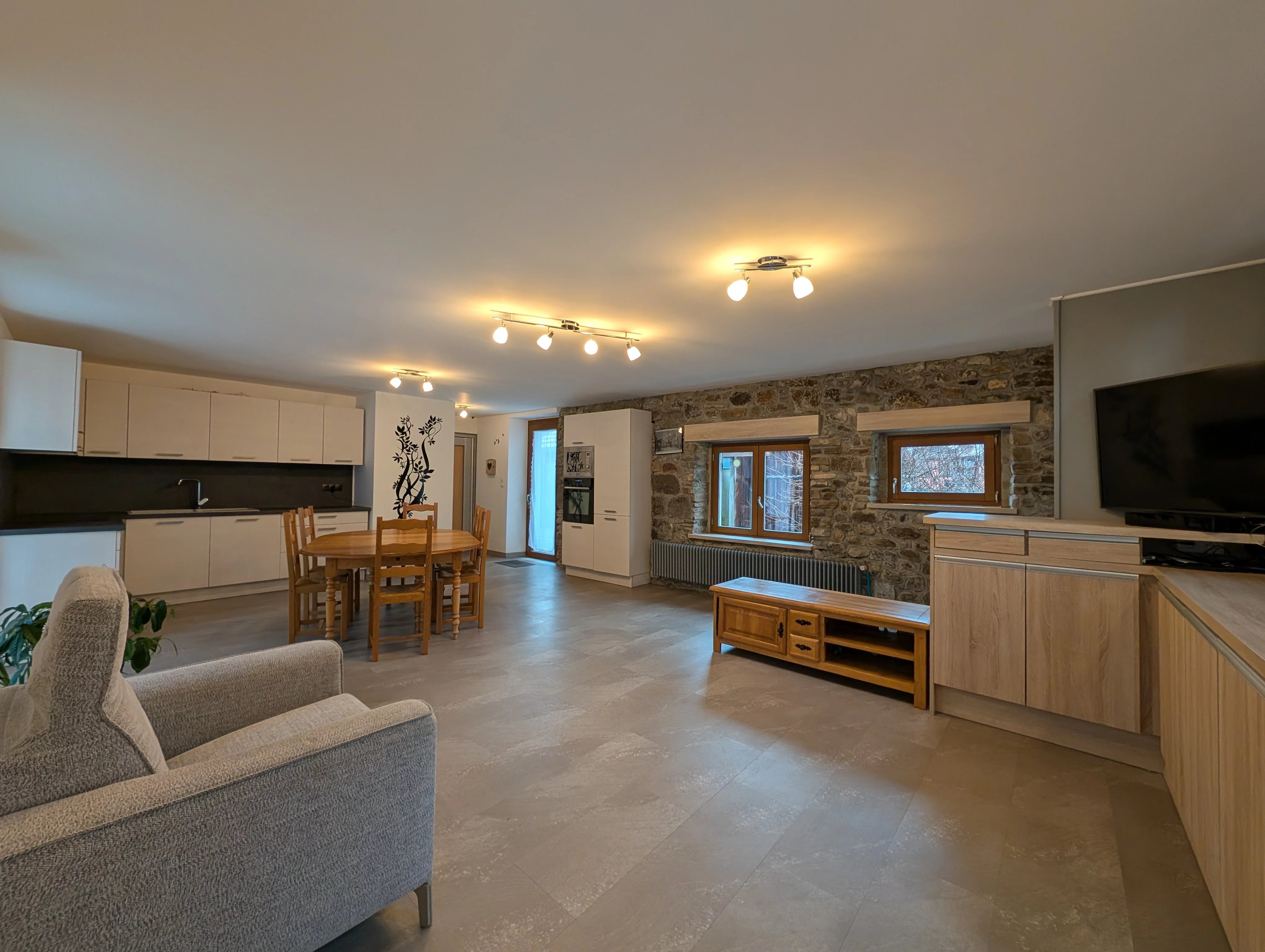 MAISON DE VILLAGE EN PIERRE EN PLEIN COEUR DE BOEGE