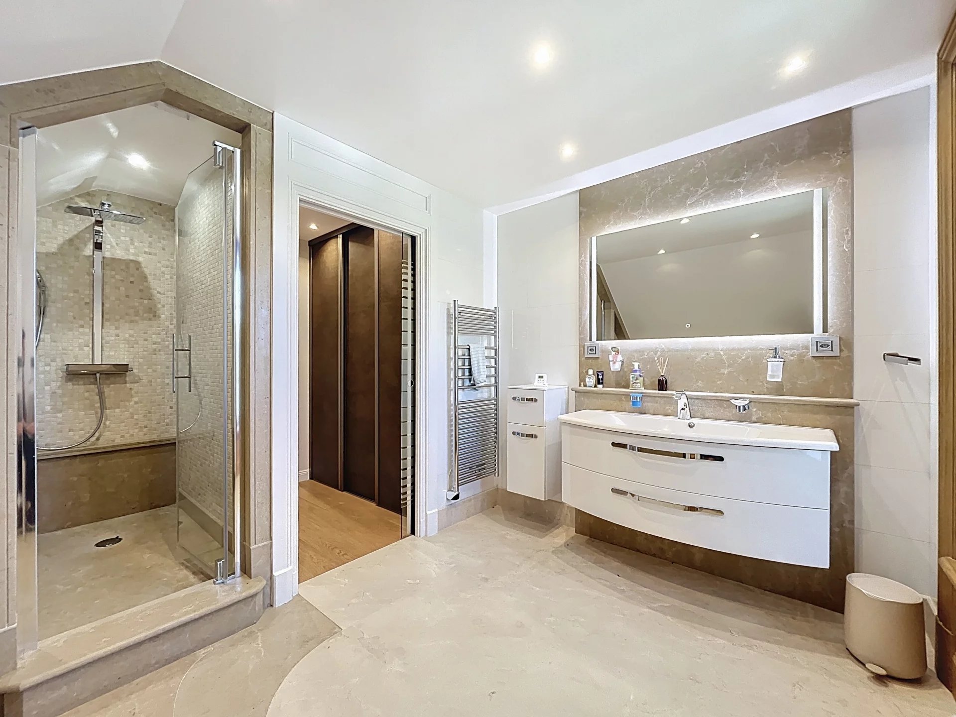 Propriété avec vue panoramique et rendement locatif