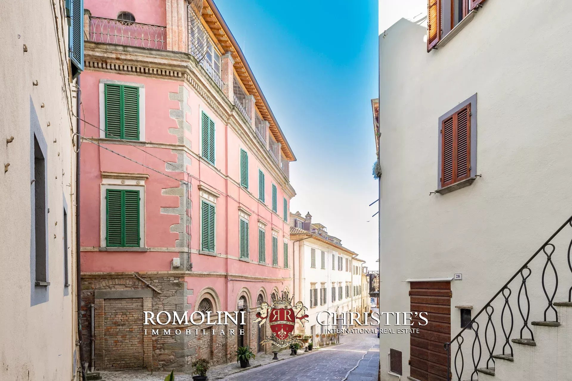  ELEGANT HISTORIC PROPERTY WITH TERRACES AND GARDEN FOR SALE IN UMBERTIDE