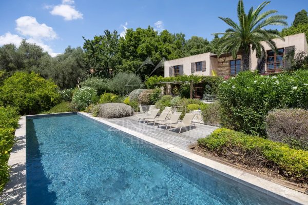 Mediterranean-style villa — photo 1