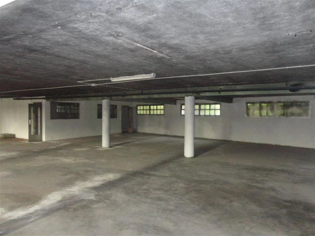 A LOUER ENTREPOT 1750 m² LA TRINITE SORTIE A8