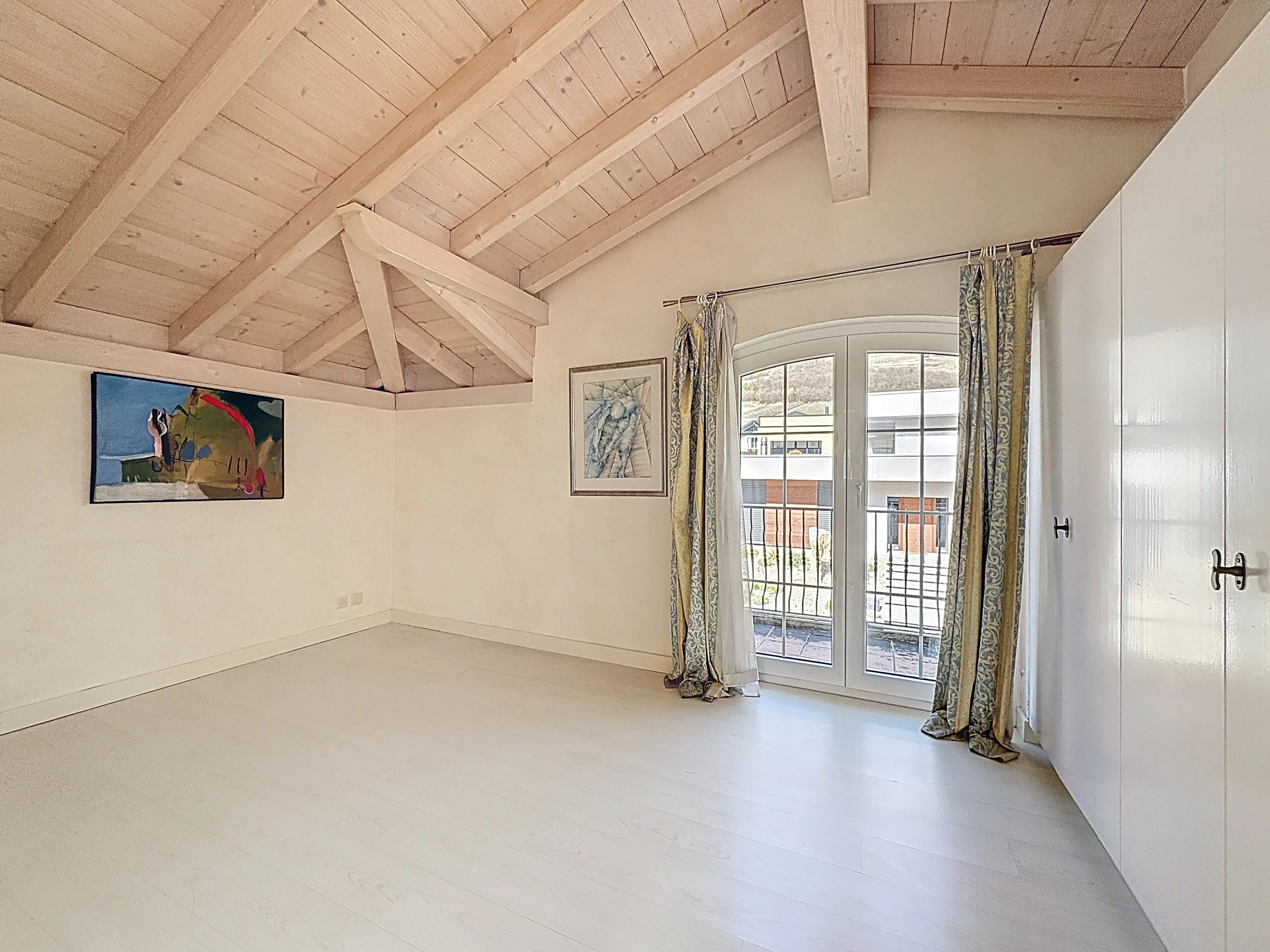 Spacieuse villa 5.5 pièces avec piscine et jardin