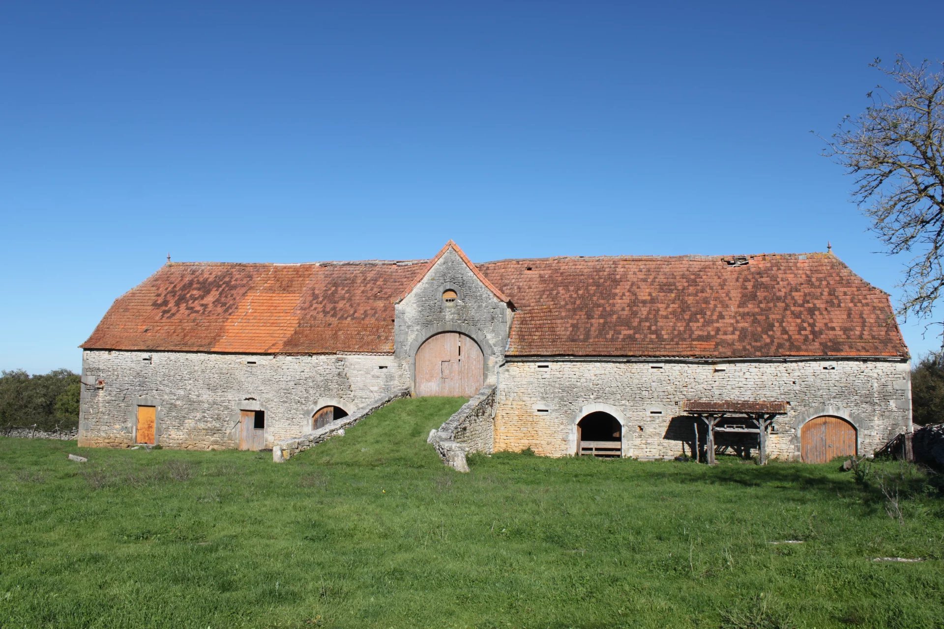 Granges authentiques sur 13,14 hectares