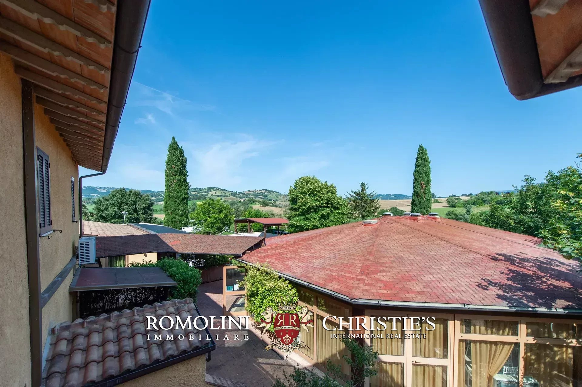 6 Bedroom Villa/Townhouse's Image 21