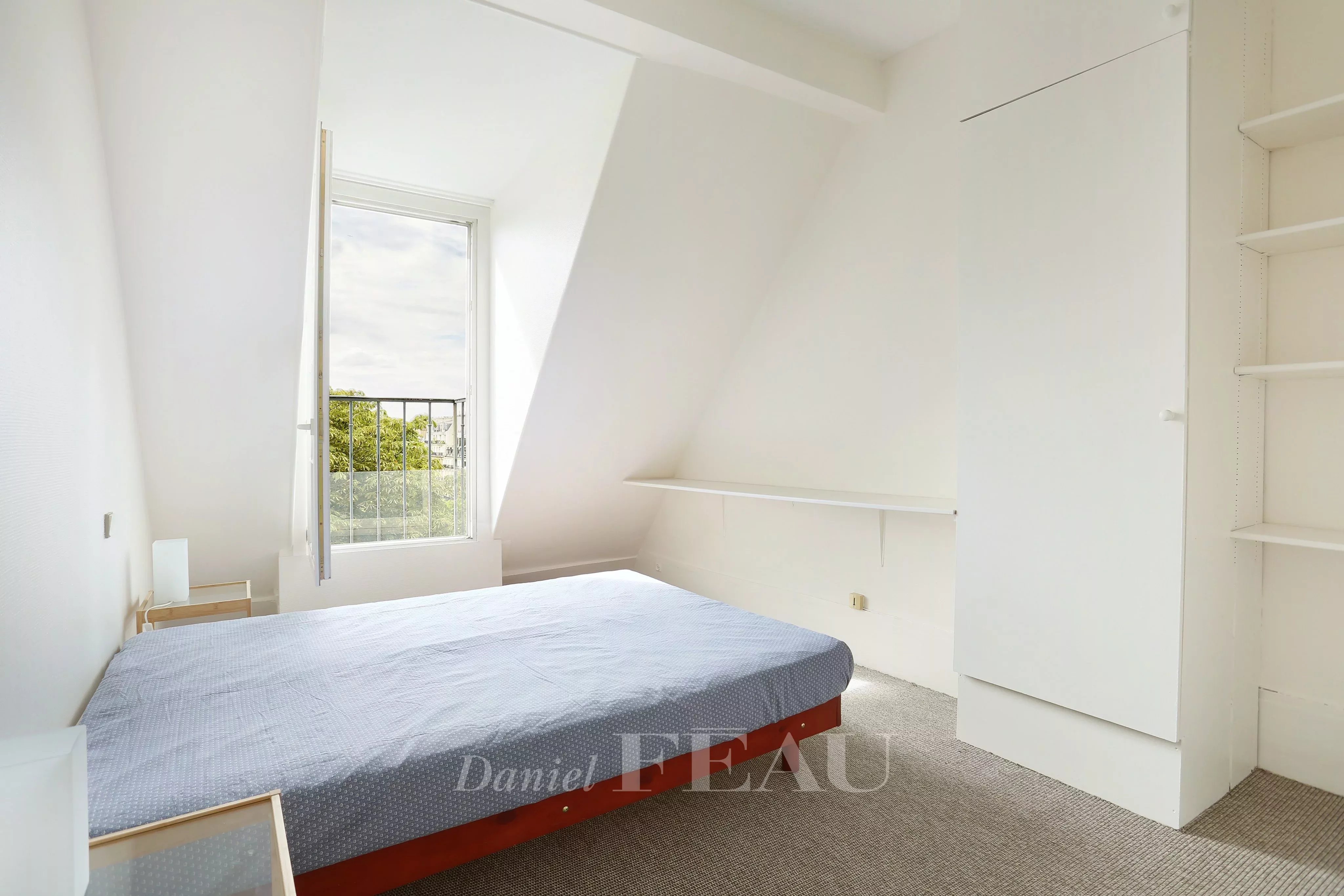Bedroom Natural light Carpet