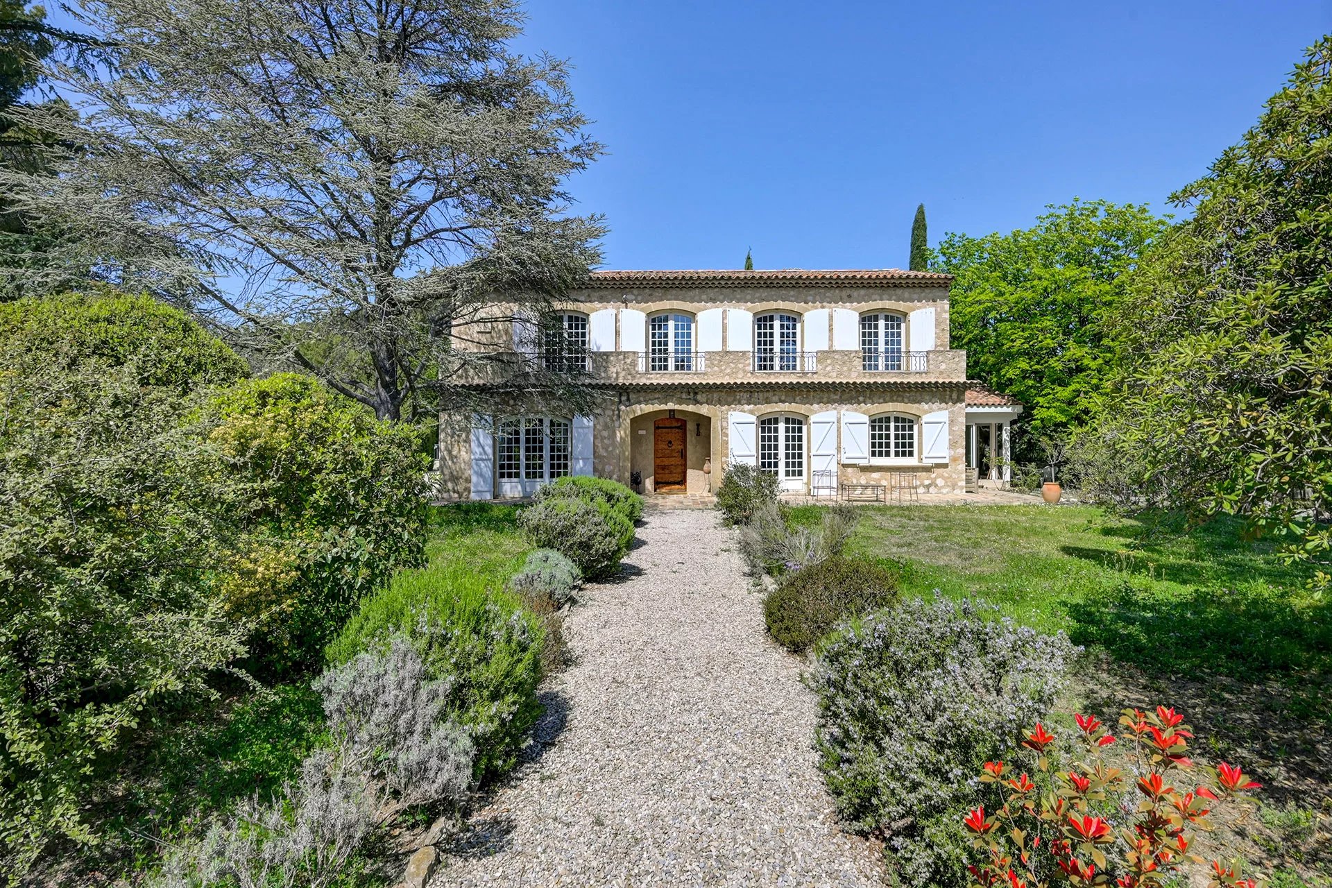 Charming Stone house with breathtaking views of Saint-Victoire mountain