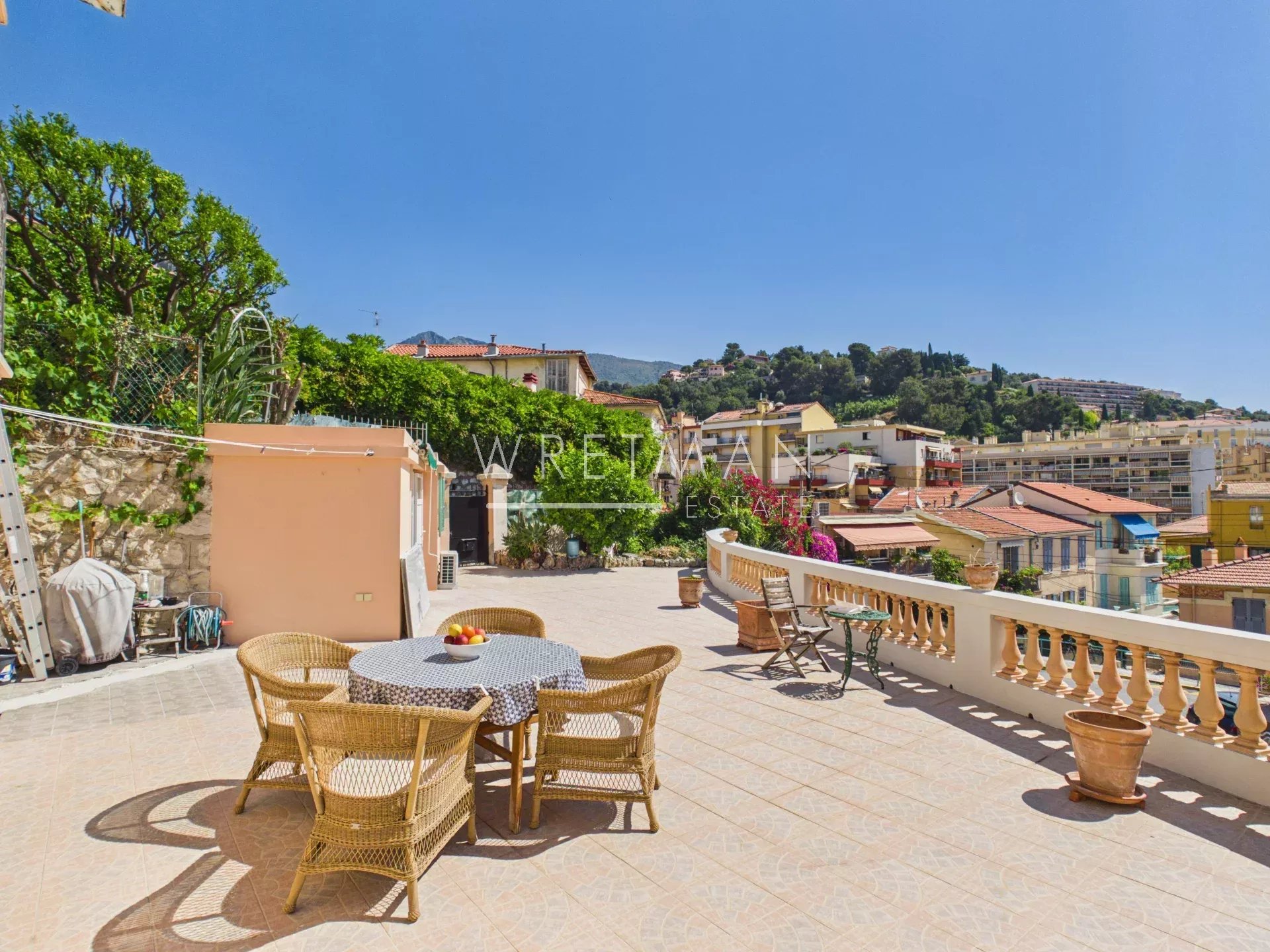Appartement 2 pièces + studette avec terrasse de 120 m² - Menton Riviera
