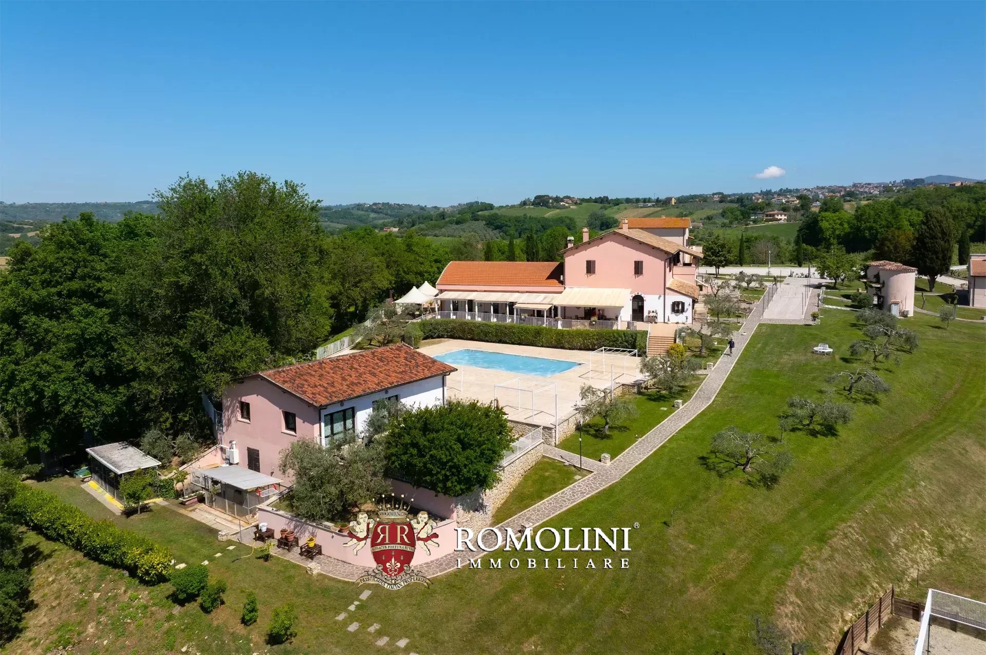 35 Bedroom Villa/Townhouse's Image 7