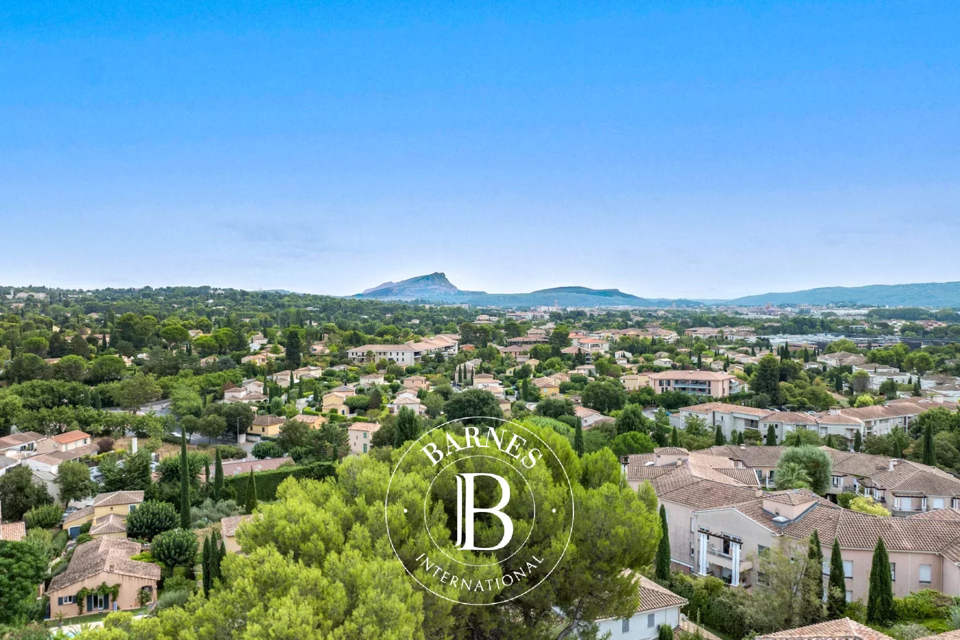 Aix-en-Provence  - Maison 7 Pi&egrave;ces 5 Chambres - picture 20