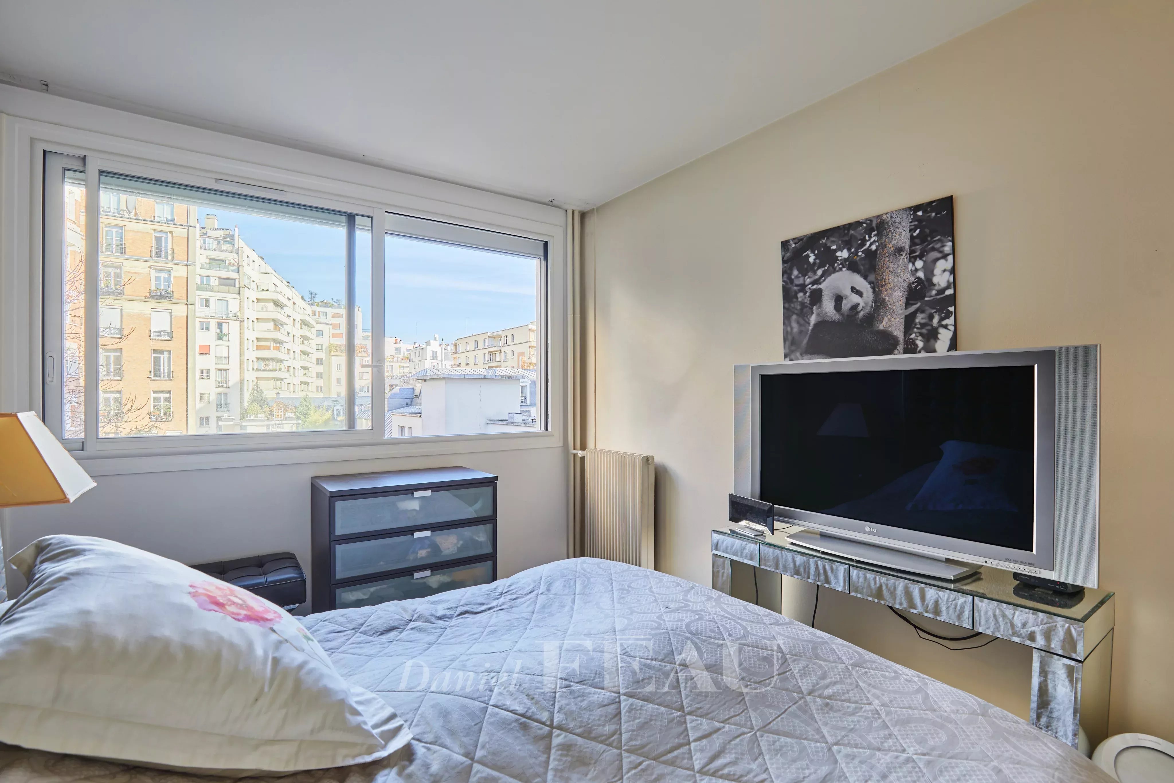 Grande chambre au calme sur jardins vue dégagée