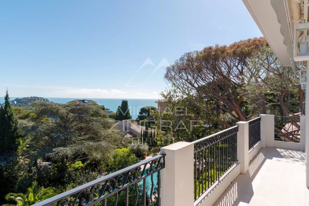 Apartment for sale in Saint Jean Cap Ferrat — Renovated penthouse with stunning sea views