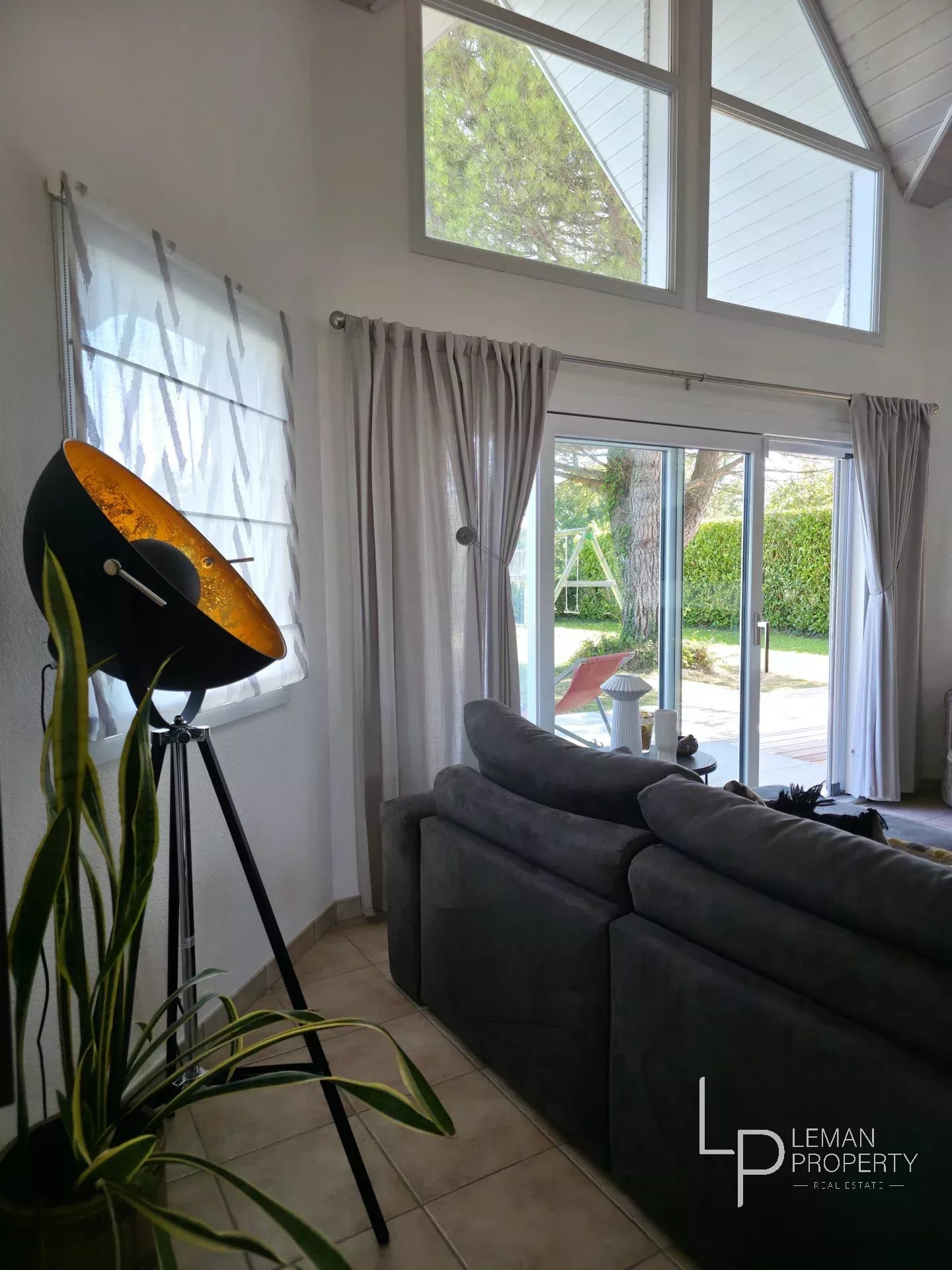 maison de 200 m2 comprenant 6 pièces