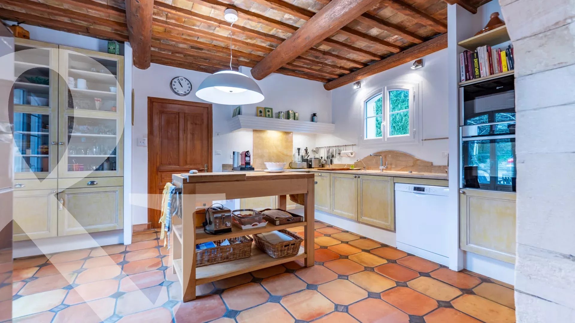 MAISON TYPIQUEMENT PROVENCALE