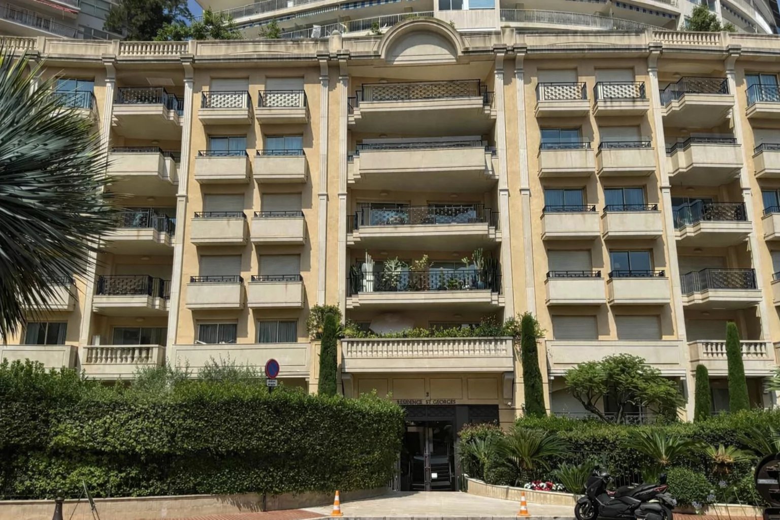 Residence Saint Georges, La Rousse / Saint-Roman