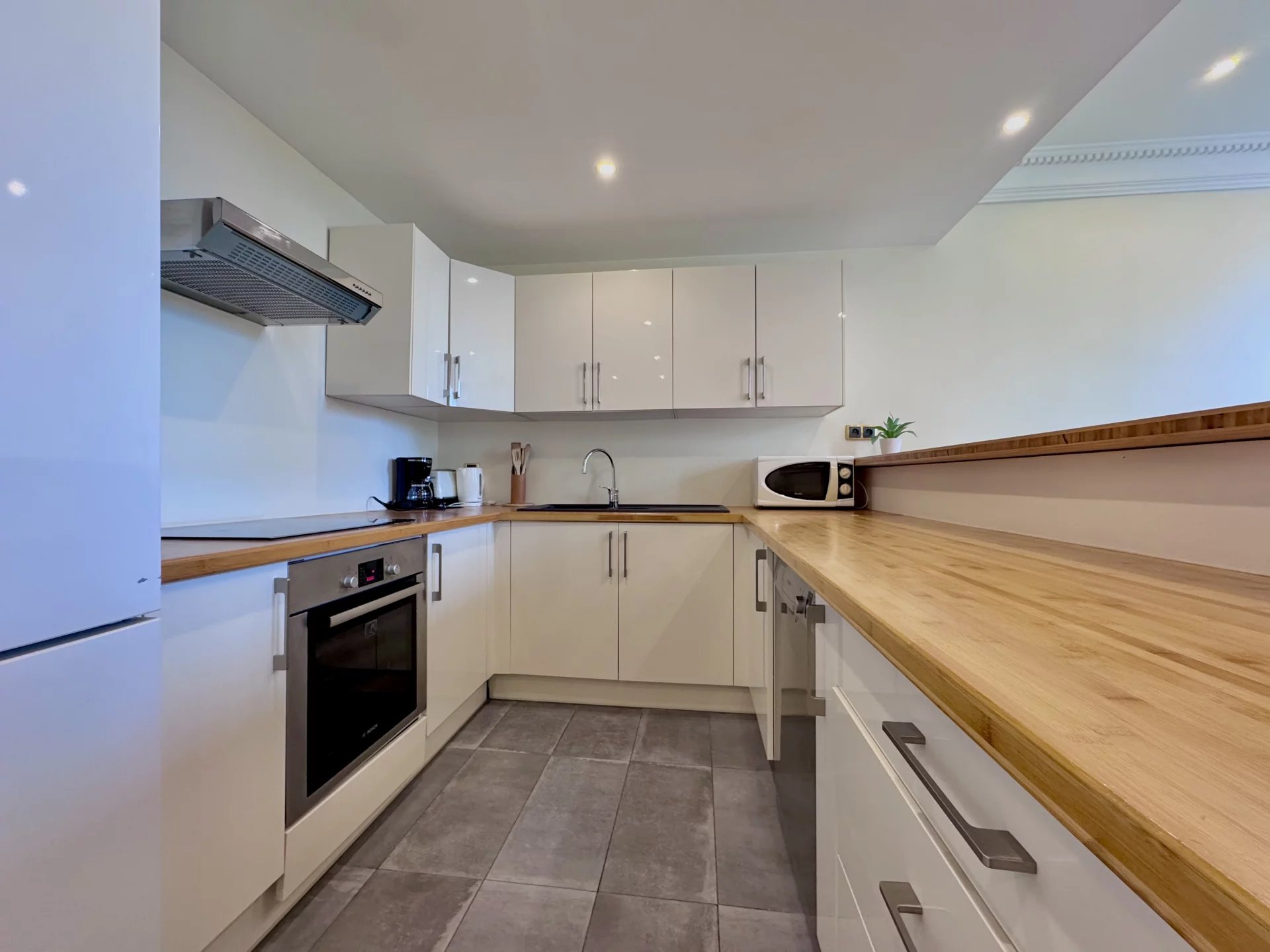 NICE - QUAI DES ÉTATS UNIS - Appartement deux pièces vue mer — photo 7