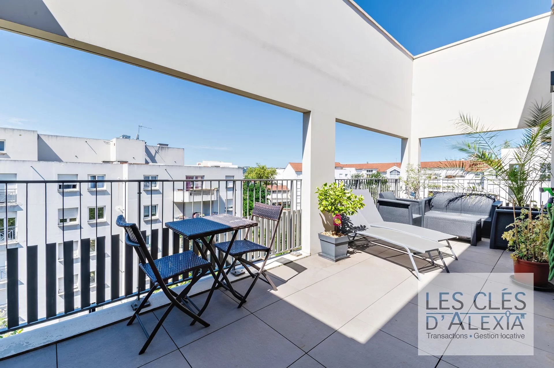 Superbe T4 de 80m² avec Terrasse de 20 m² et Grand Garage Box