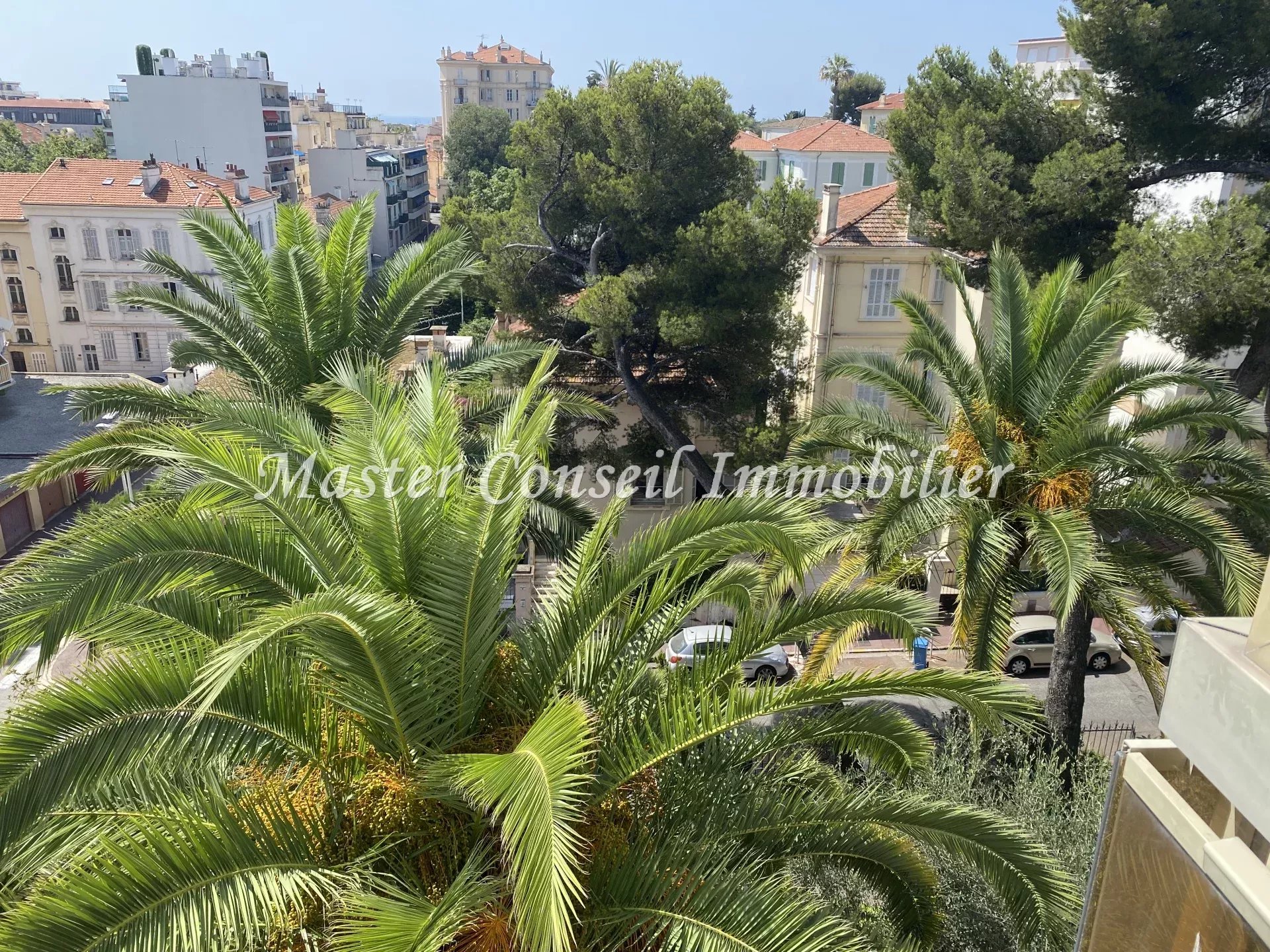 CANNES - DERNIER ETAGE 78M² + TERRASSE / GARAGE / CAVE