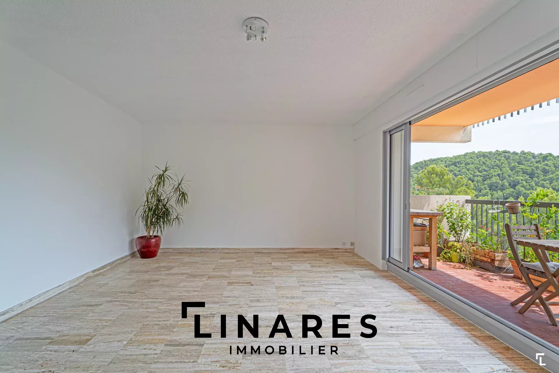 L'ECRIN DES CALANQUES  - Appartement T3 de 81m² - Terrasse 11m² - Parking - cave - 13009