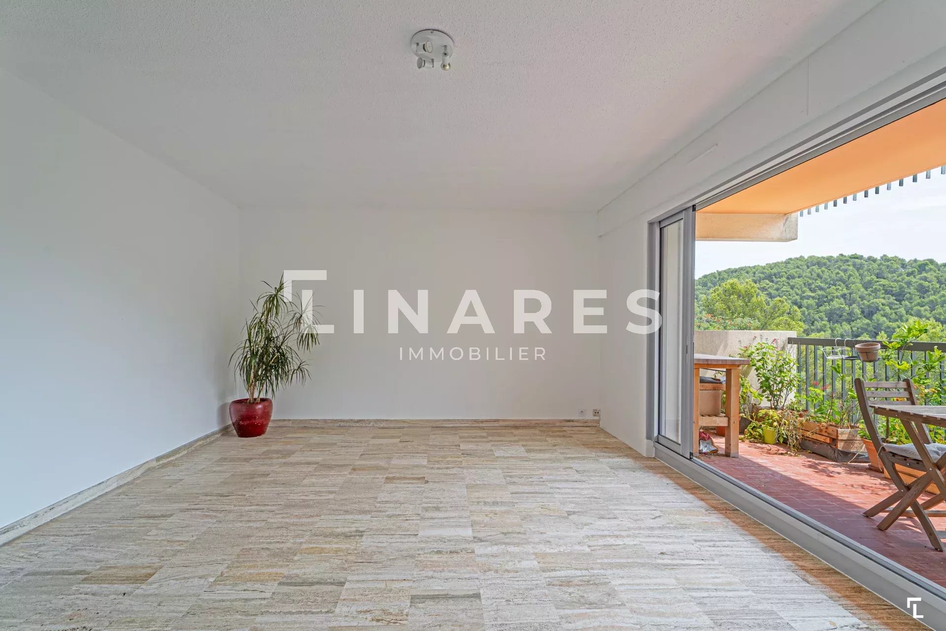 L'ECRIN DES CALANQUES  - Appartement T3 de 81m² - Terrasse 11m² - Parking - cave - 13009