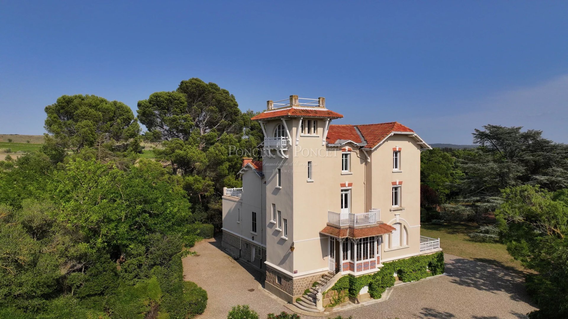 11 Bedroom Villa/Townhouse's Image 16