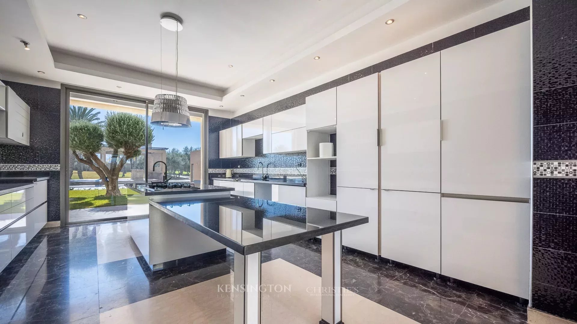 7 Bedroom Villa/Townhouse's Image 17