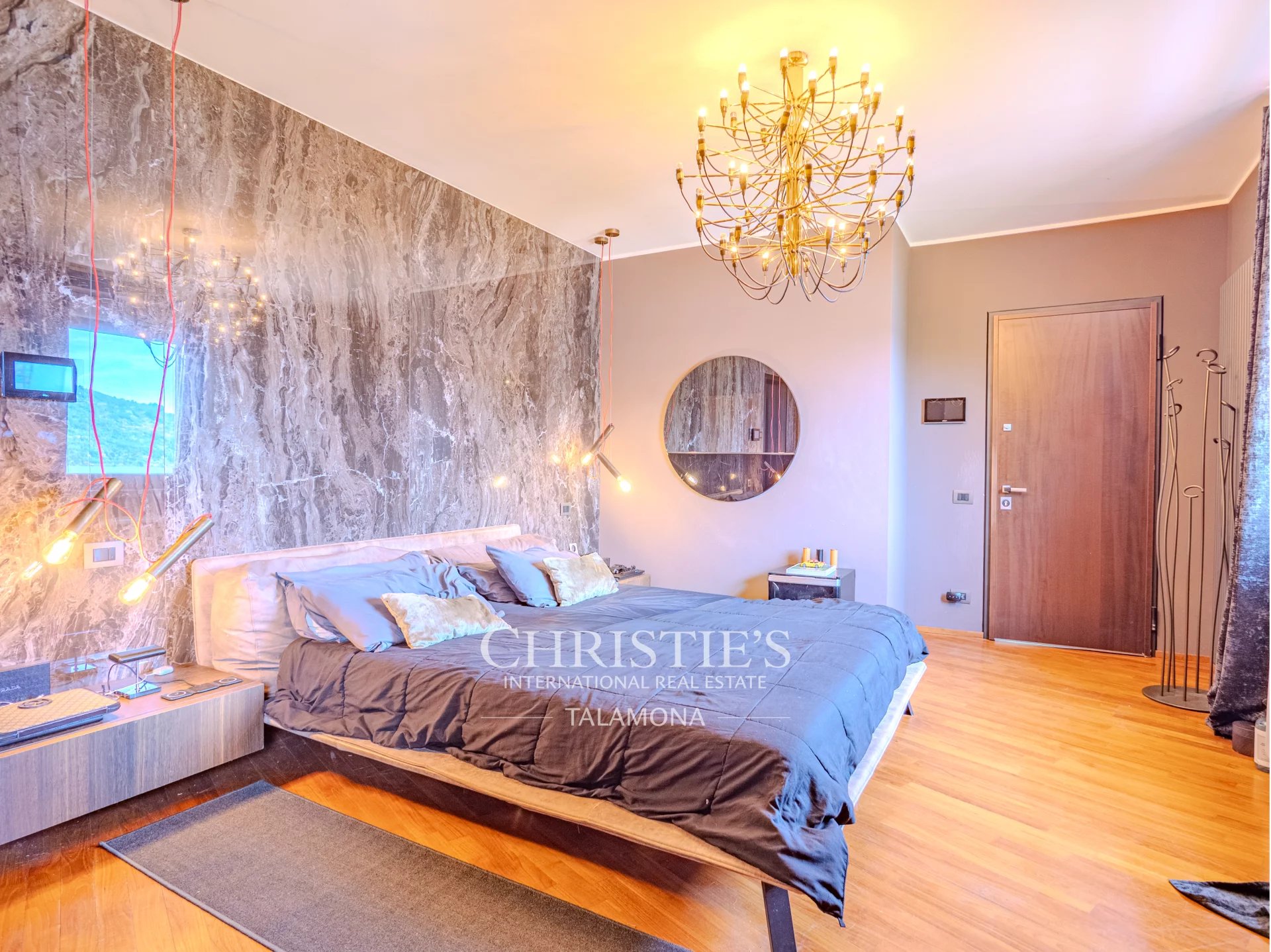 6 Bedroom Villa/Townhouse's Image 25