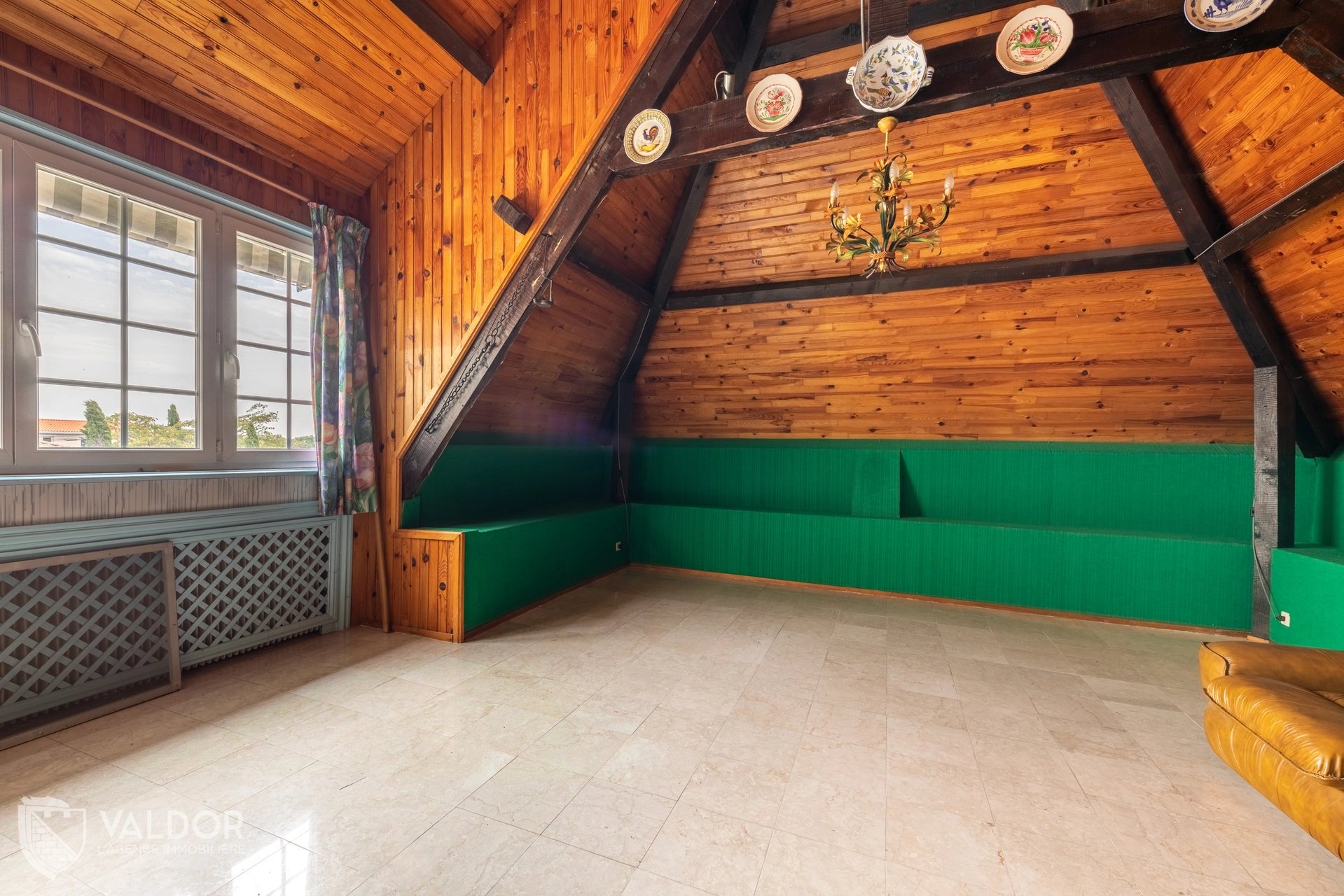Maison atypique de 190 m² avec grand terrain