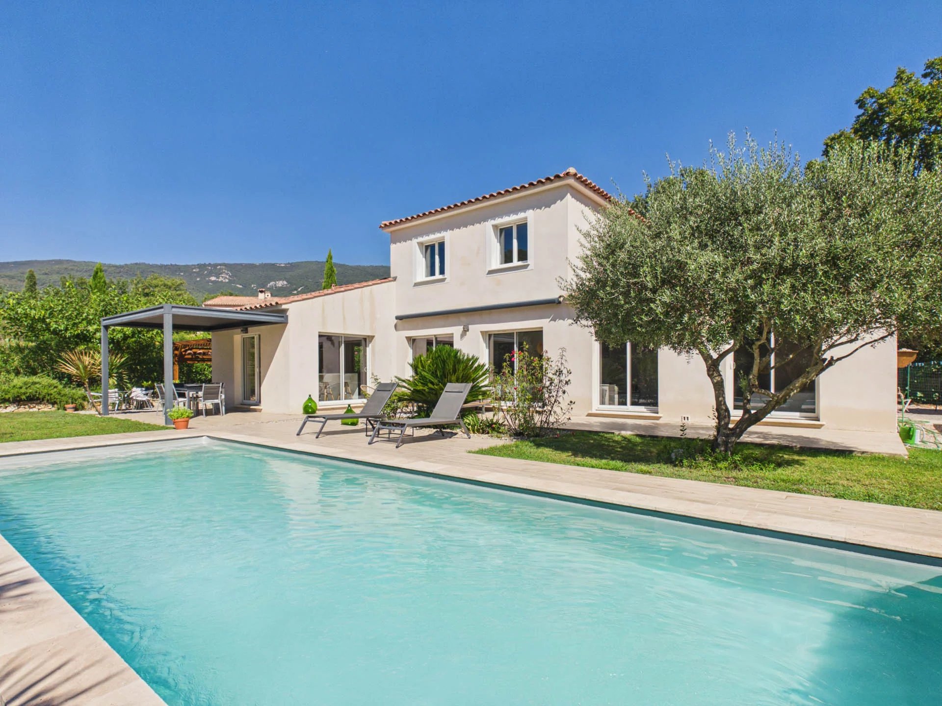 Modern high-quality villa with 4 bedrooms - Seillans