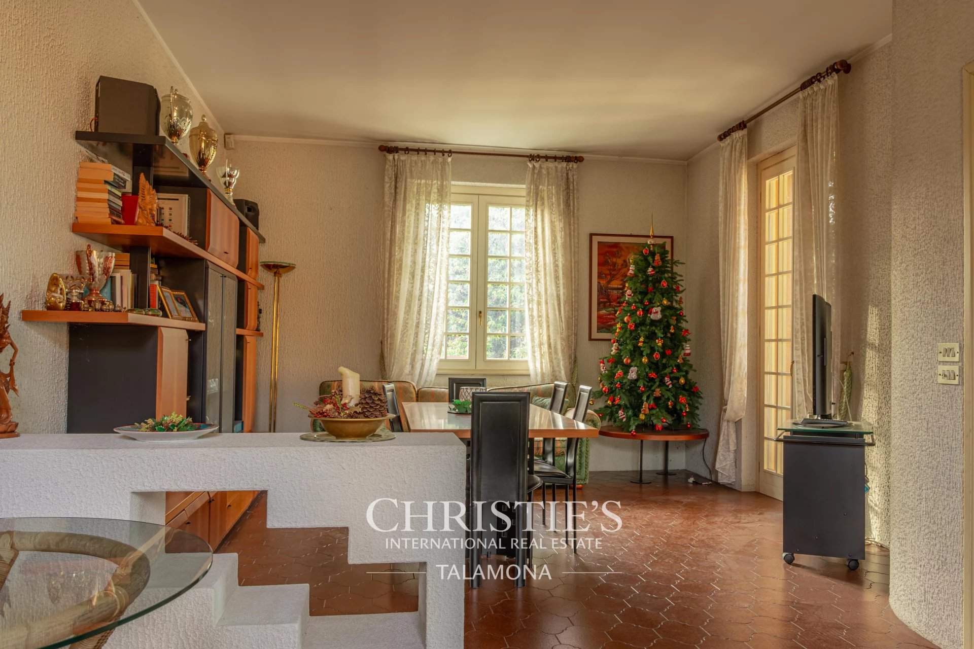 6 Bedroom Villa/Townhouse's Image 4