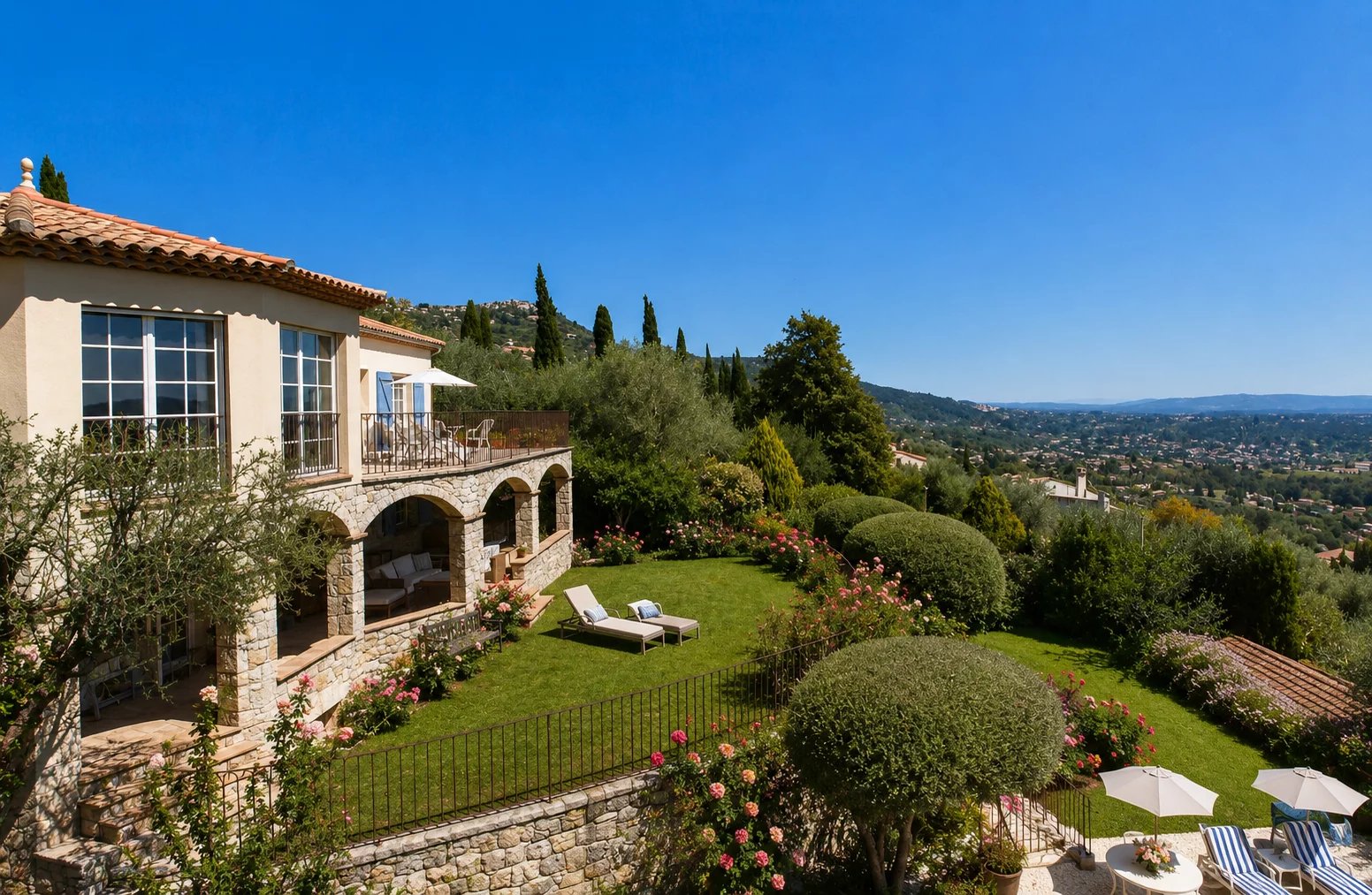  Image of Villa - 6 Bedrooms for Sale in Alpes-Maritimes-Spéracèdes-France, Image 6