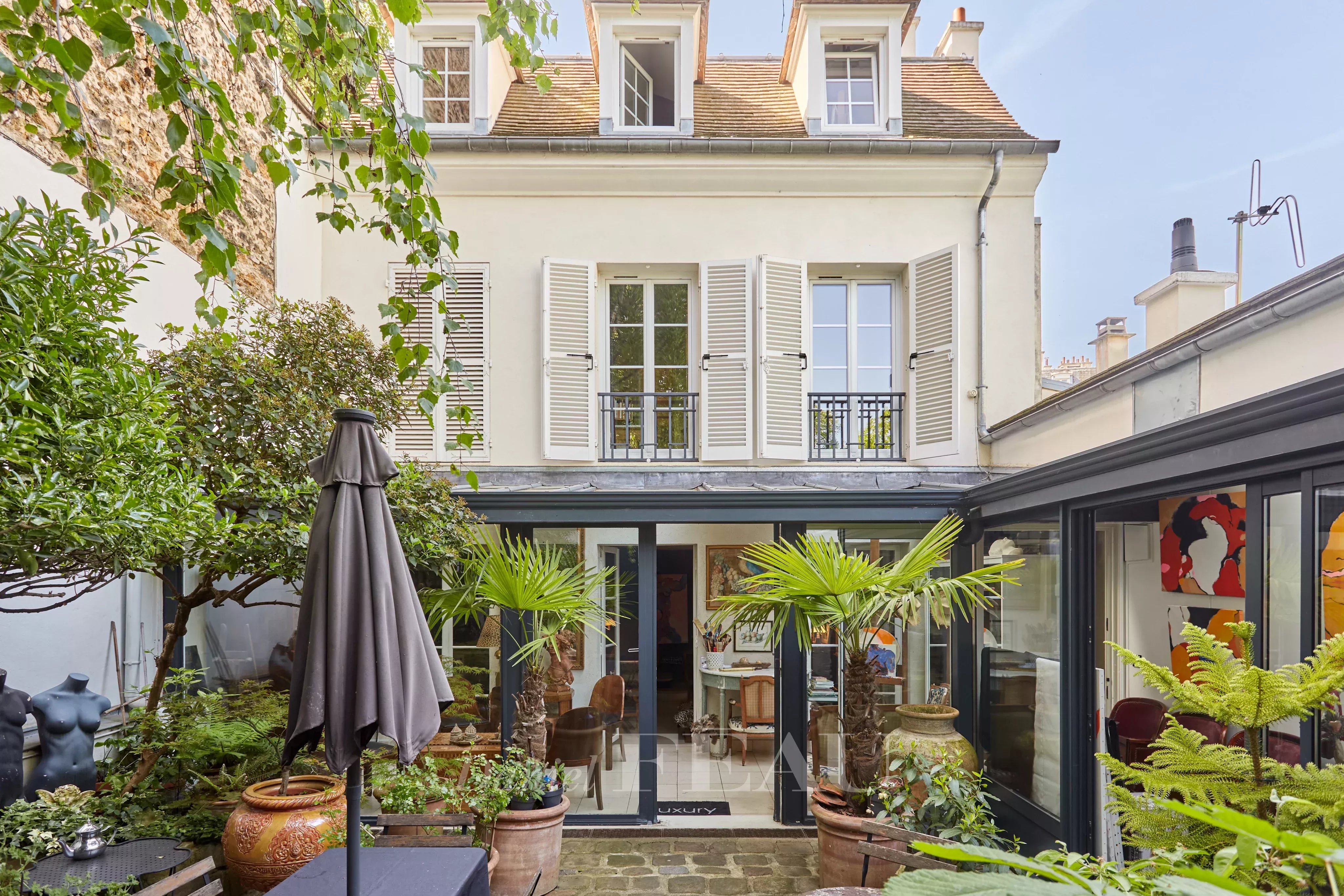 Paris XVIIIe - Charmante maison en pleine propriété au cœur de Montmartre – Calme et authenticité
