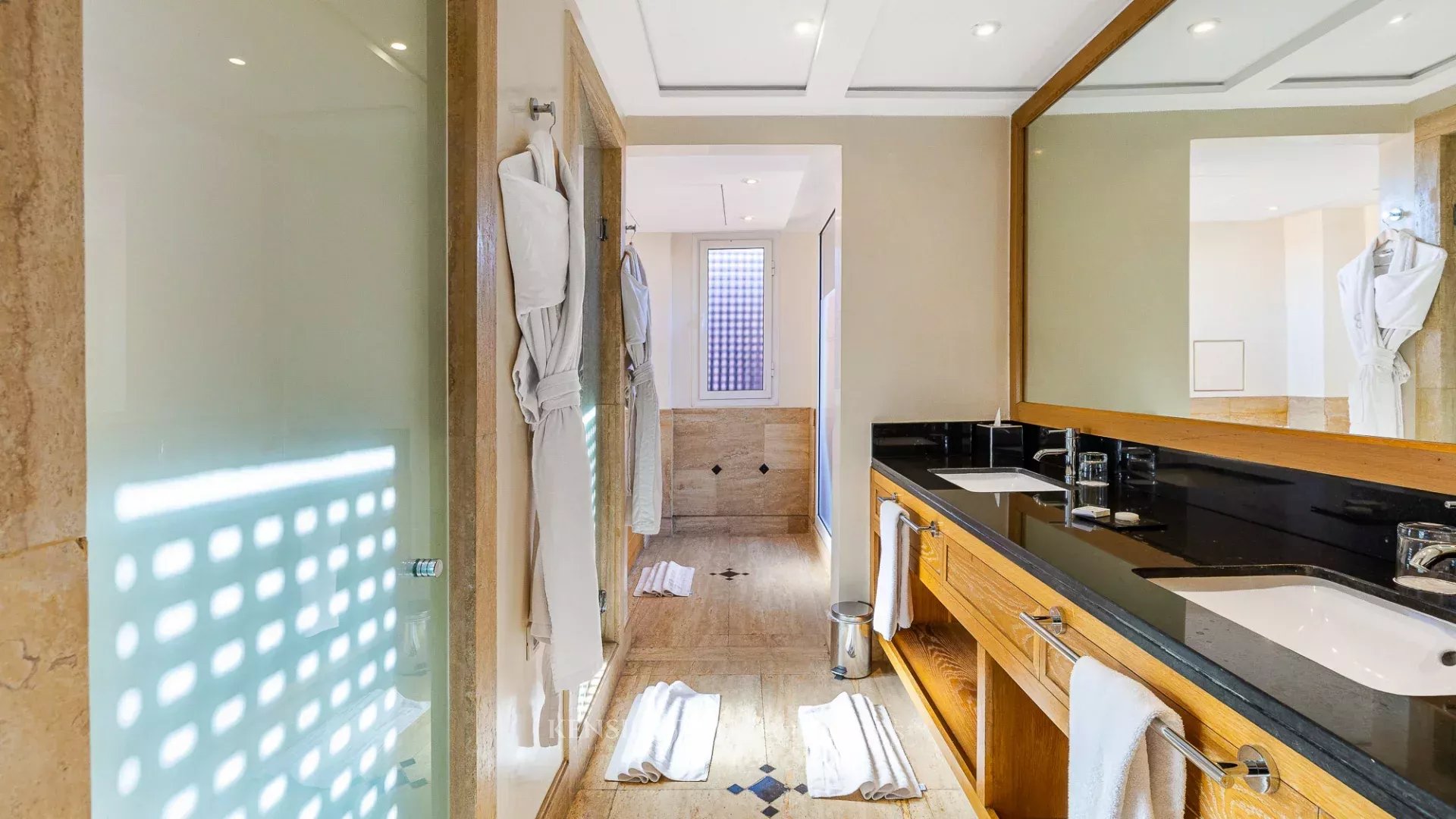 6 Bedroom Villa/Townhouse's Image 23