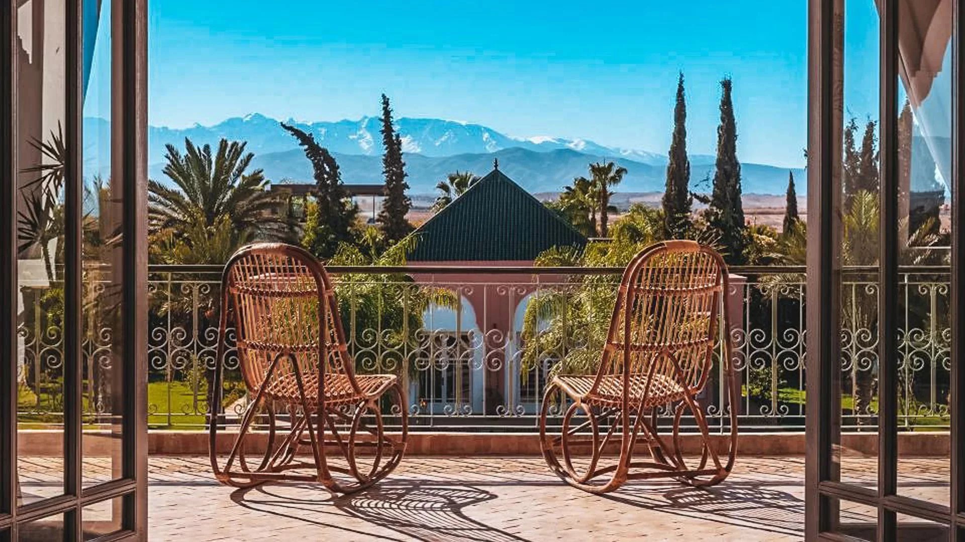 Villa Vail – Villa Contemporaine de Luxe avec Vue sur l’Atlas à Marrakech
