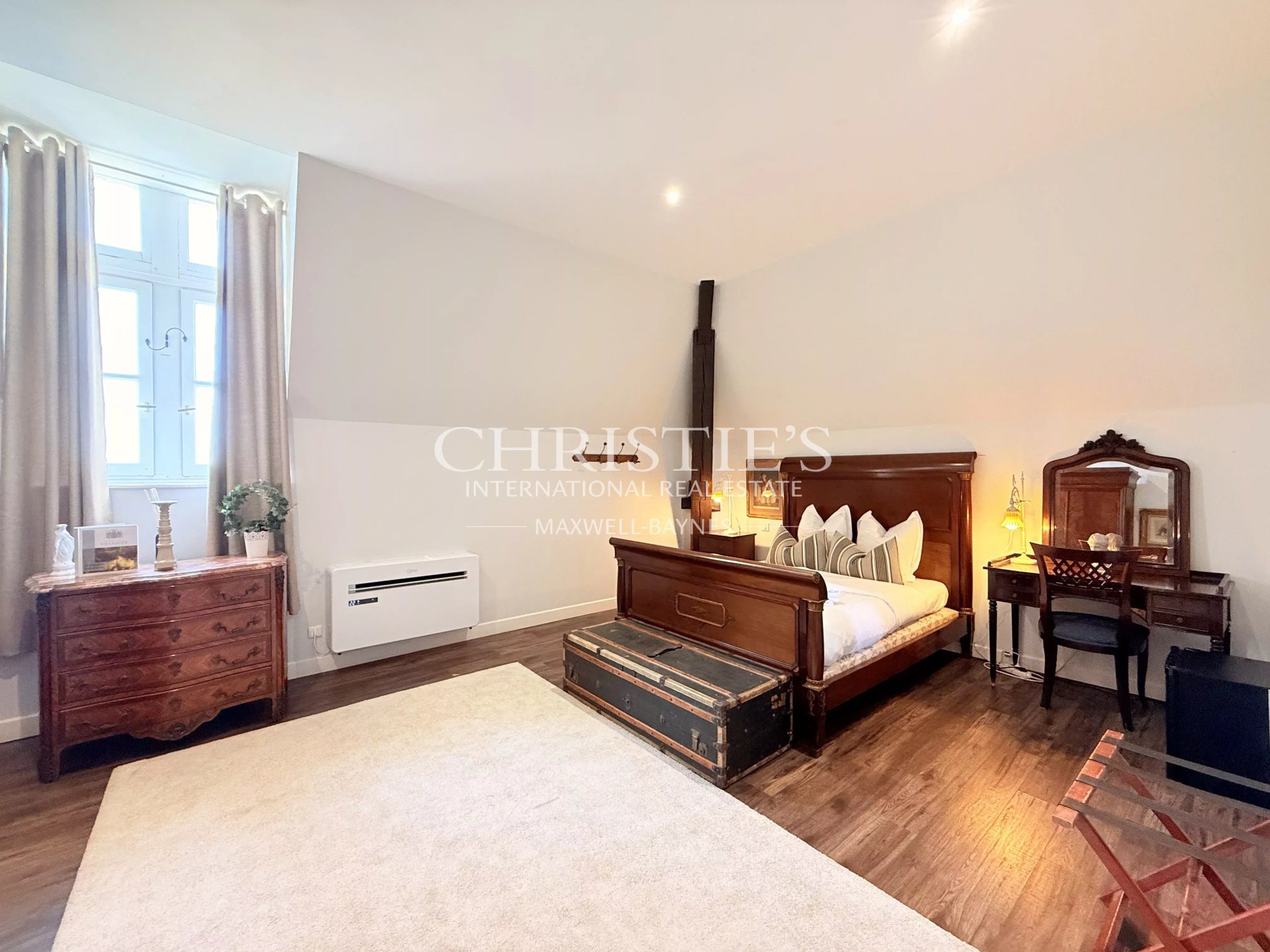 53 Bedroom Chateau's Image 27