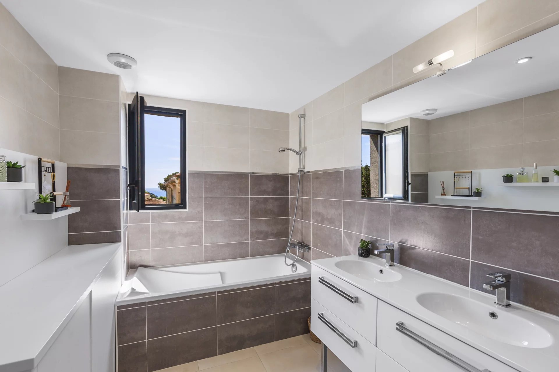 Bright penthouse with large terrace - Saint Aygulf