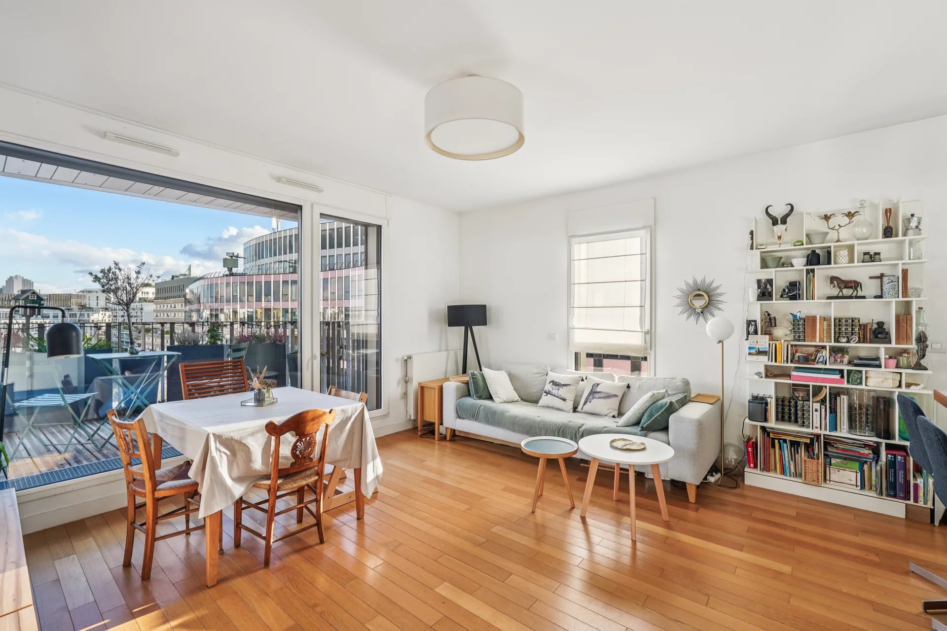 BOULOGNE - HIGH FLOOR - BALCONY TERRACE
