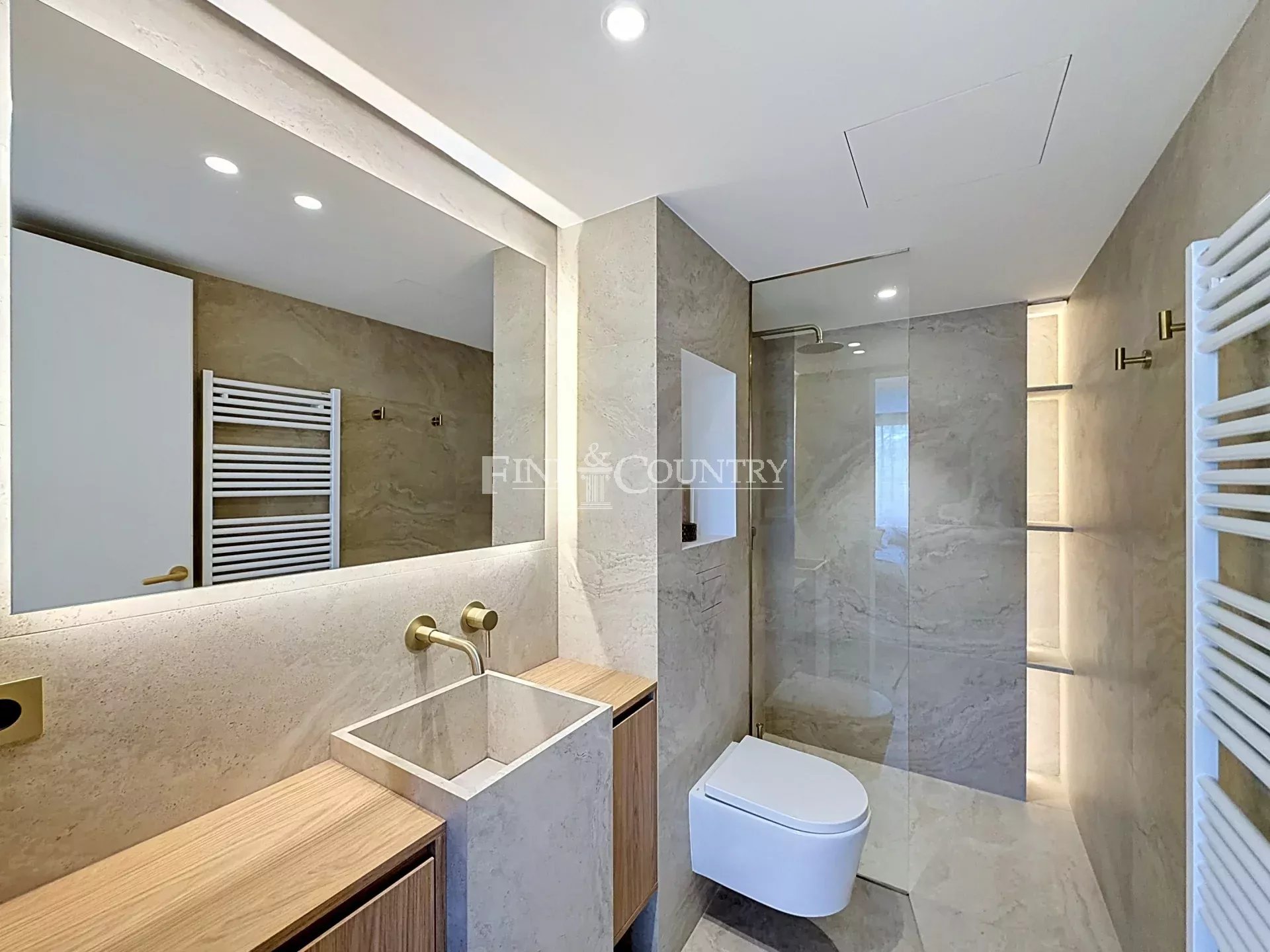 Photo of Apartment with Sea VIew and Pool For Sale in Palm Beach, Cannes