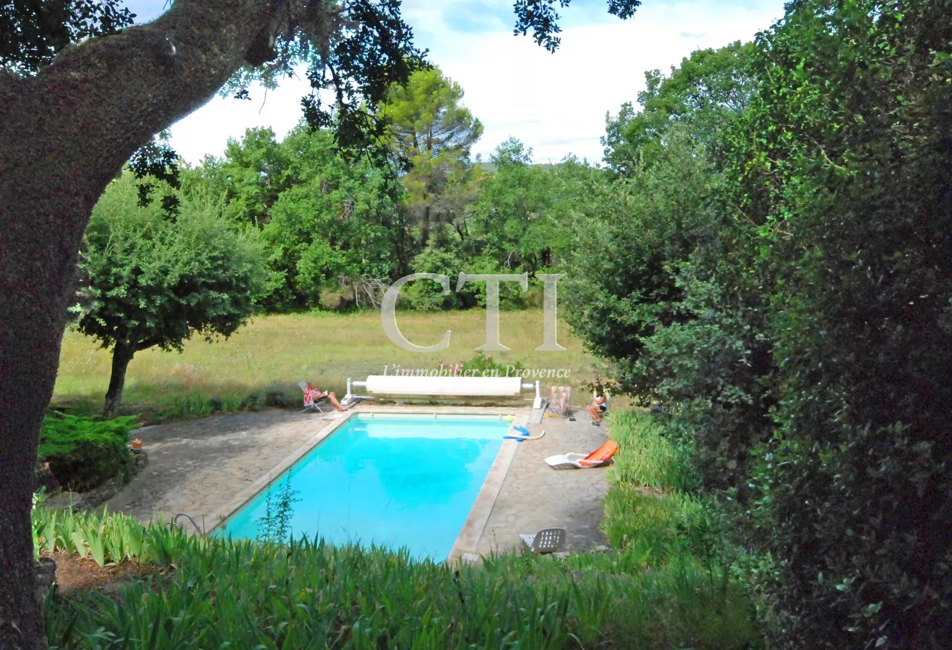 0 A VENDRE www.cti-provence.net FERME PROVENCALE MAS PIERRE CHARME VUE MONT VENTOUX GRAND TERRAIN 1HA COUR PROCHE VAISON LA ROMAINE 7 CHAMBRES LOGEMENT POUR RECEVOIR