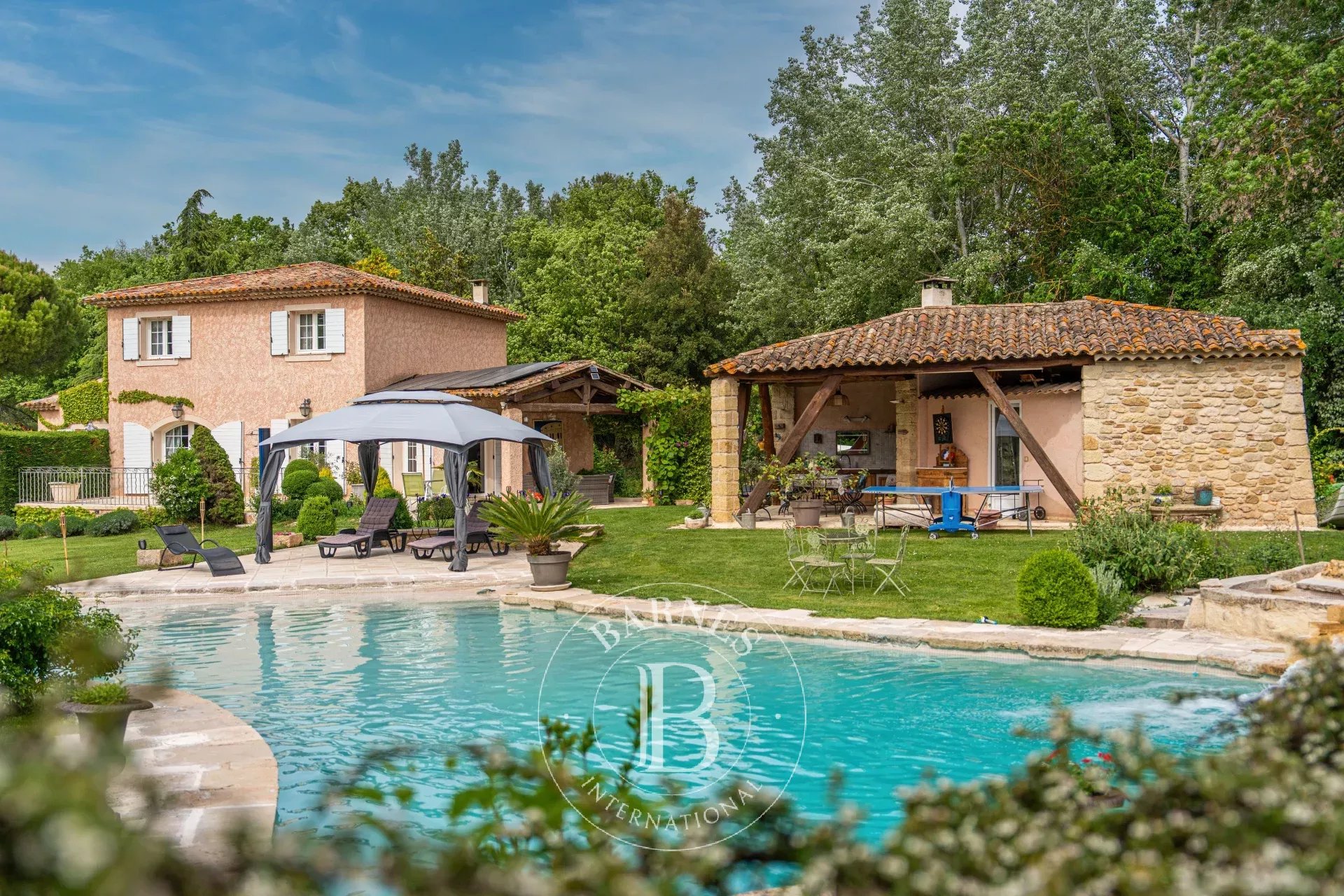 AIX EN PROVENCE NORTH - 15 MINUTES AIX-EN-PROVENCE - HOUSE 200m² - LAND 4000m² - 3 BEDROOMS - ANNEXE - BASEMENT - GARDEN - SWIMMING POOL - SECLUDED