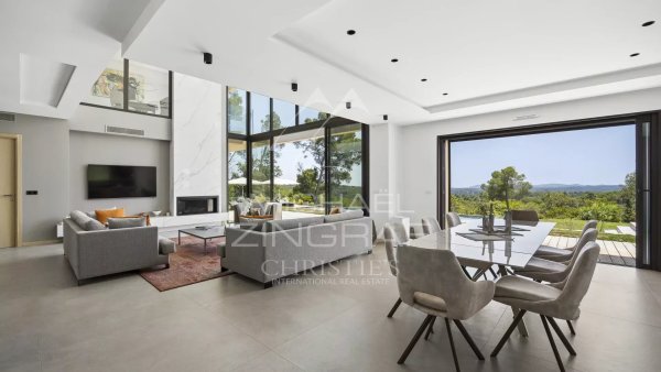 A Contemporary Architectural Masterpiece with Exceptional Panoramic Views — photo 5