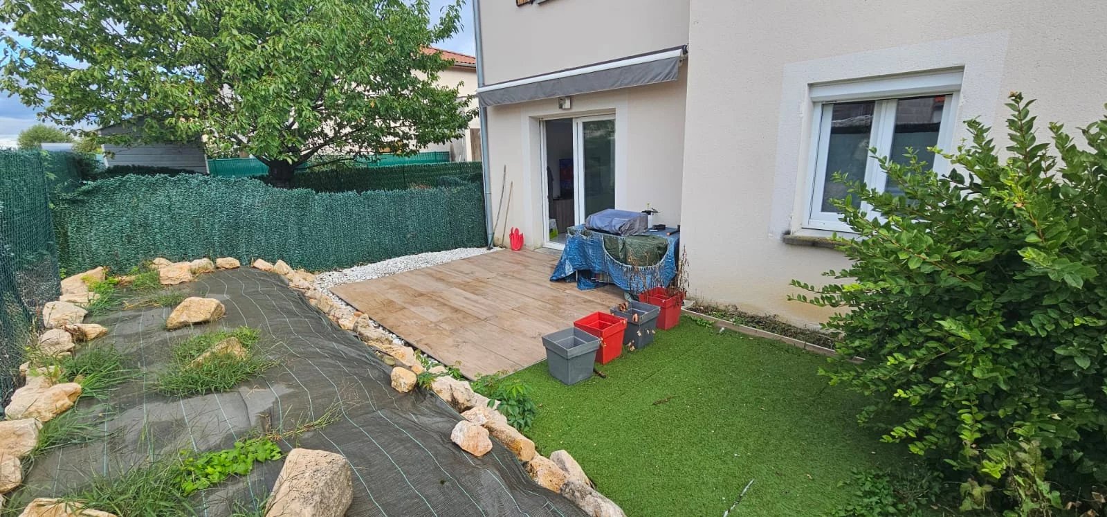T3 AVEC GARAGE ET EXTERIEUR