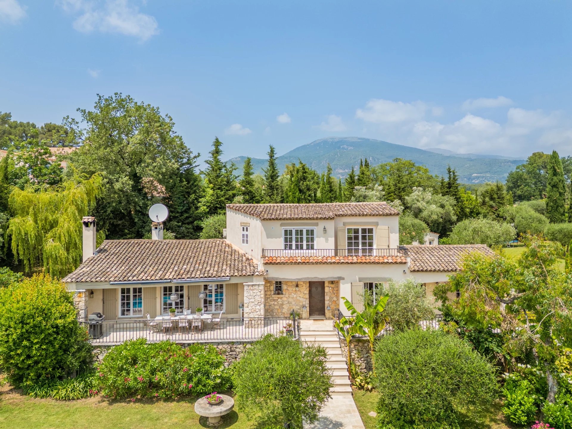 Sale House Valbonne