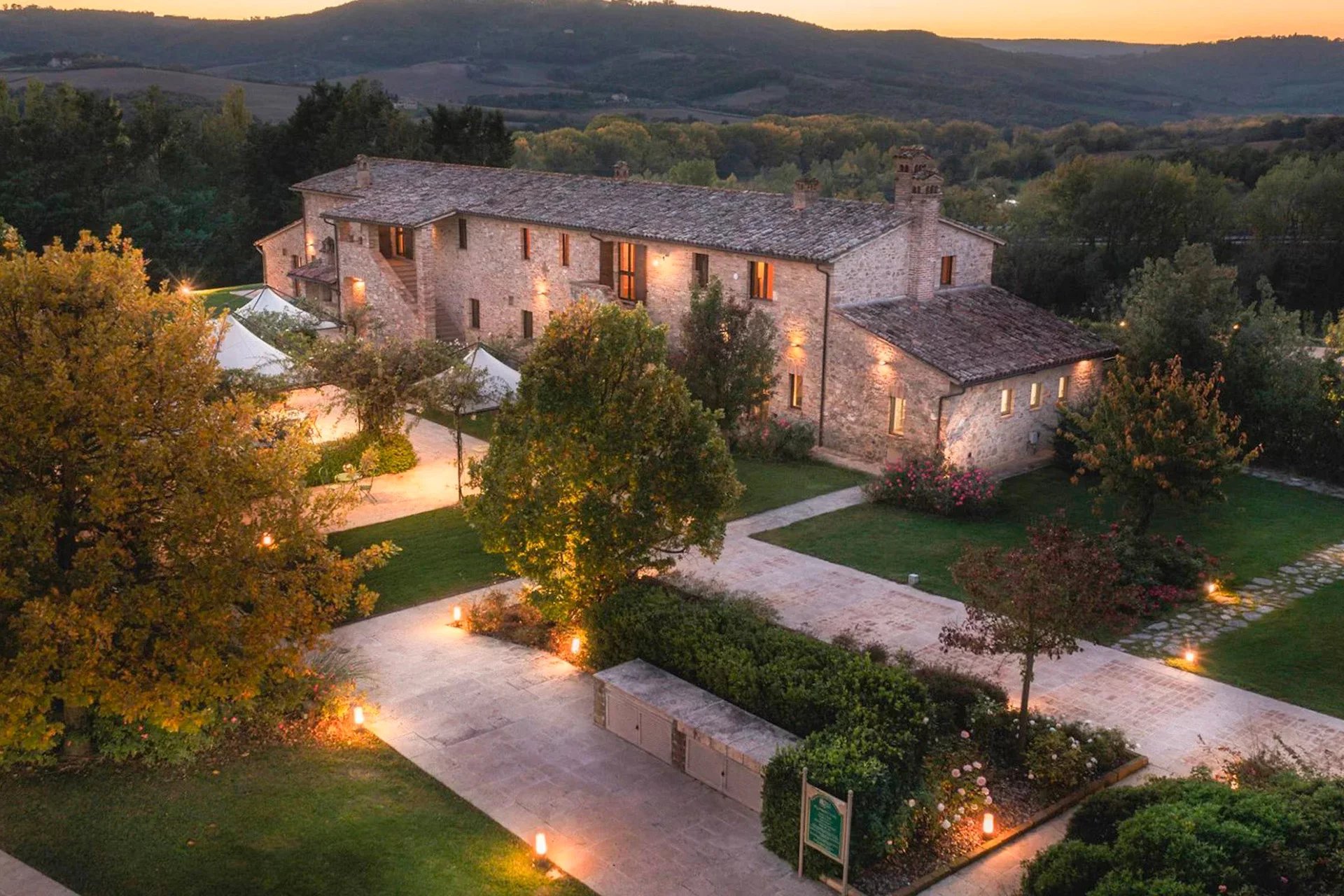  LUXURY PROPERTY WITH PRIVATE HELIPAD FOR SALE IN TODI, UMBRIA