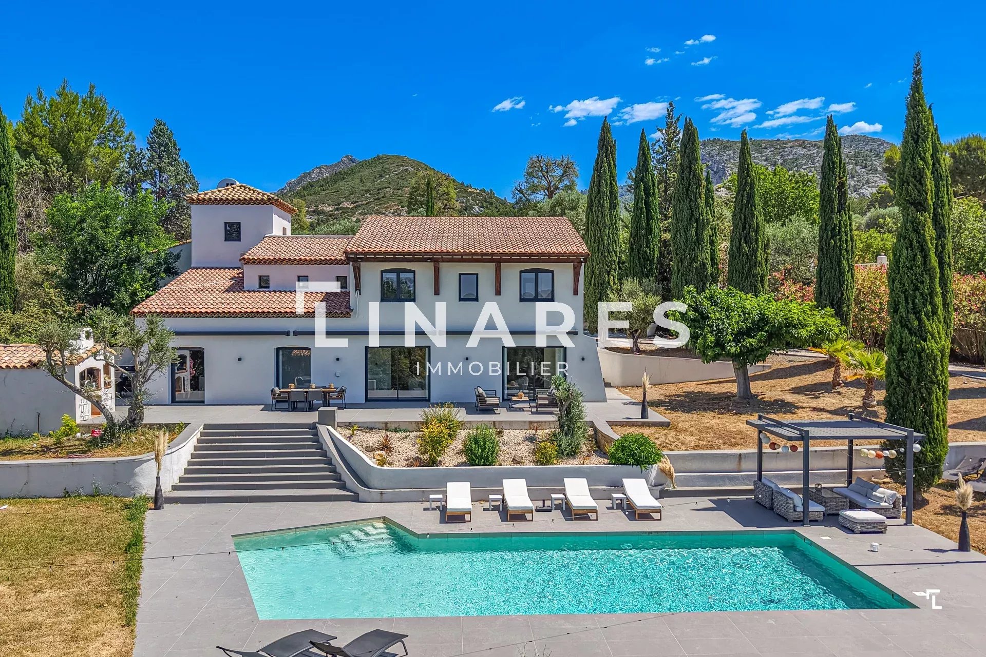 L'ICONIQUE - Villa T6 de 343m² - Dépendance - Piscine - Court de tennis - Terrain de 8000m² - 13420 GEMENOS