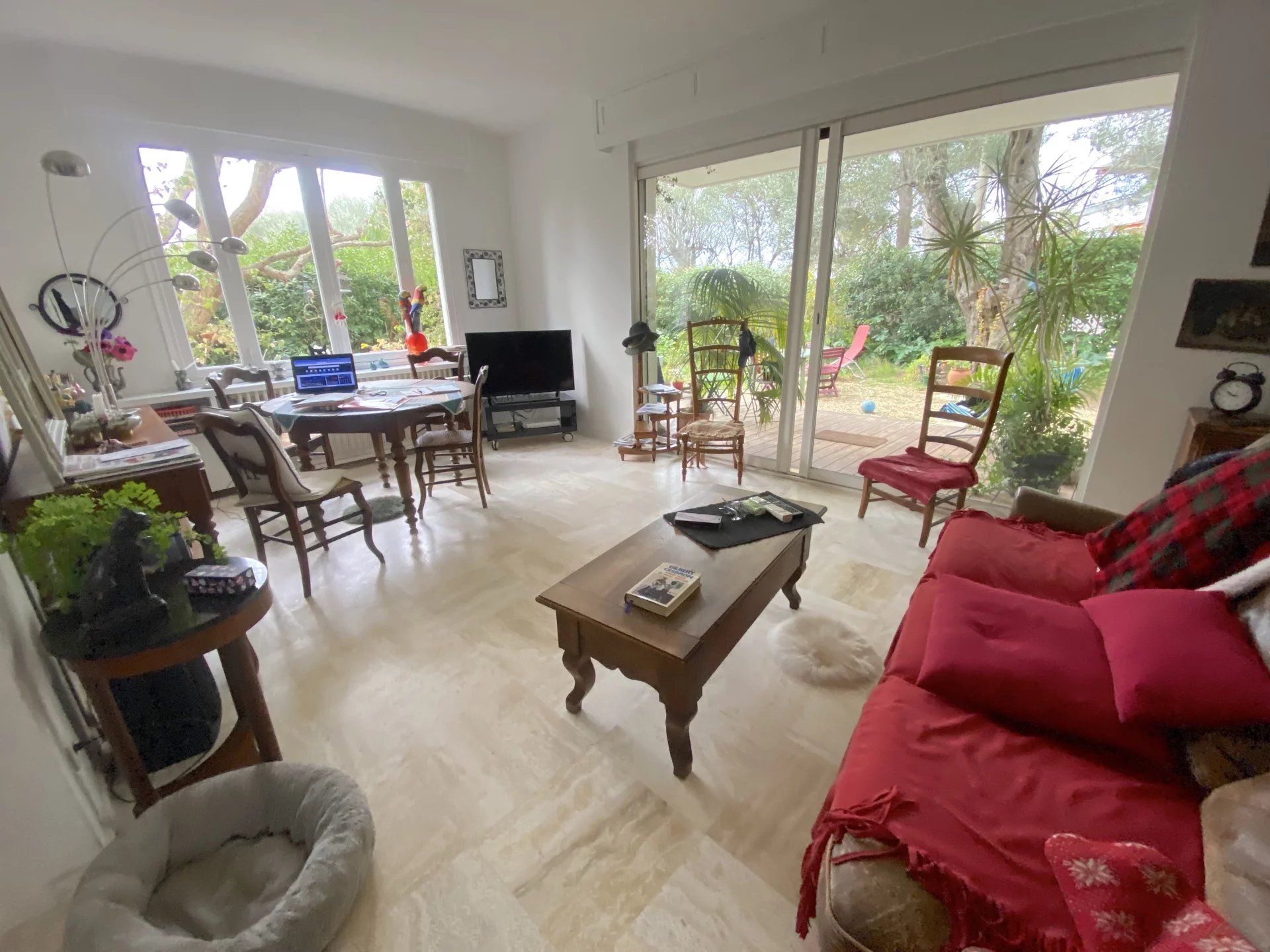 JUAN LES PINS - ROSTAGNE