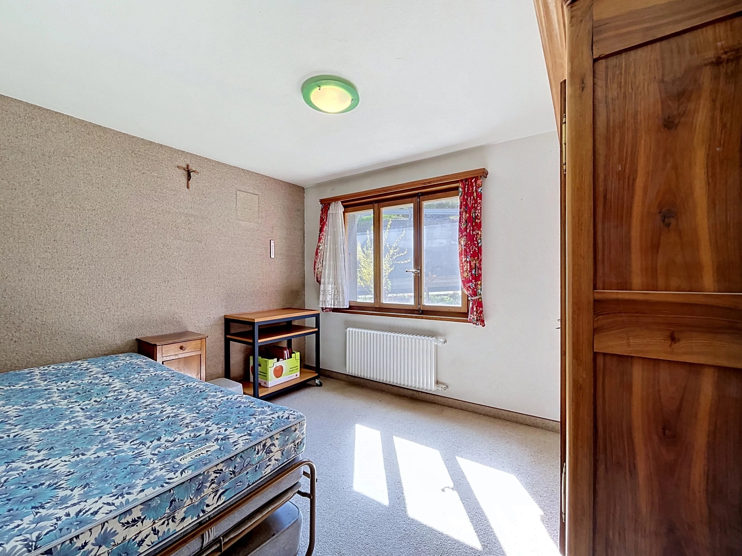 Grande maison avec 2 appartements et vaste garage