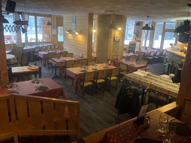 RESTAURANT FRONT DE NEIGE  STATION ALTITUDE — photo 4
