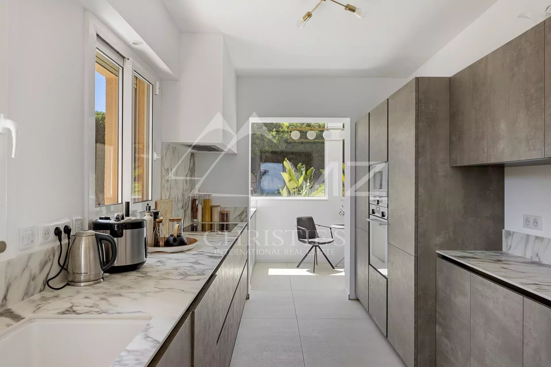 8 Bedroom Villa/Townhouse's Image 4