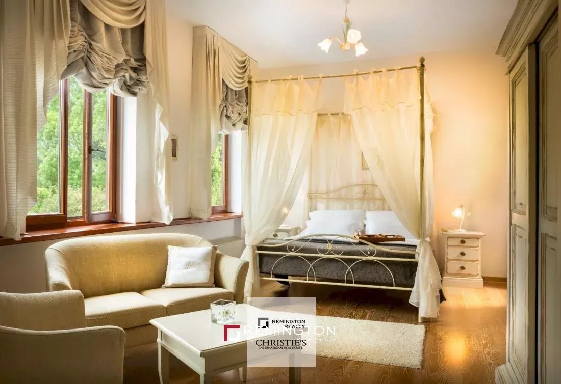 6 Bedroom Villa/Townhouse's Image 3