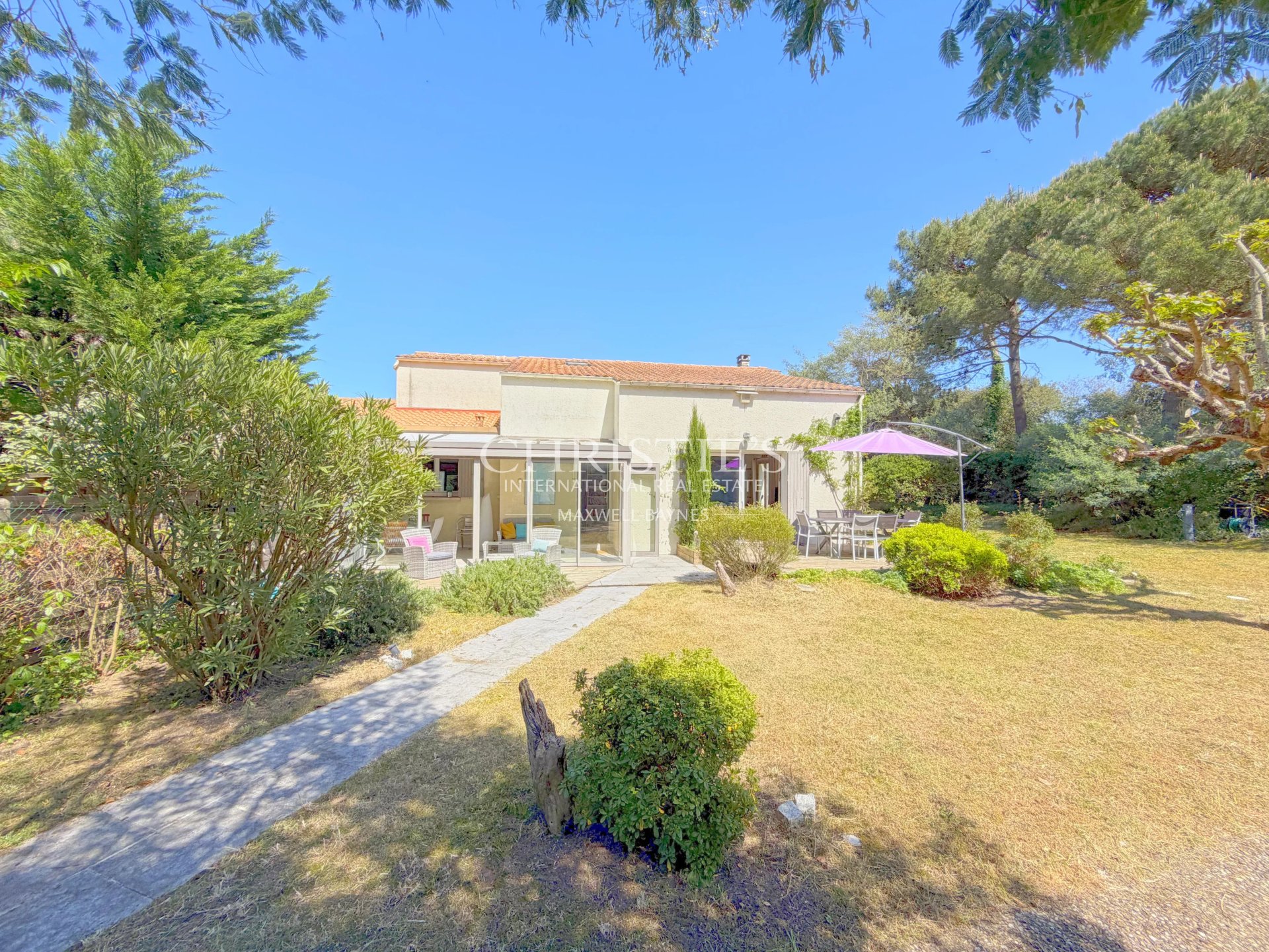 6 Bedroom Villa/Townhouse's Image 34